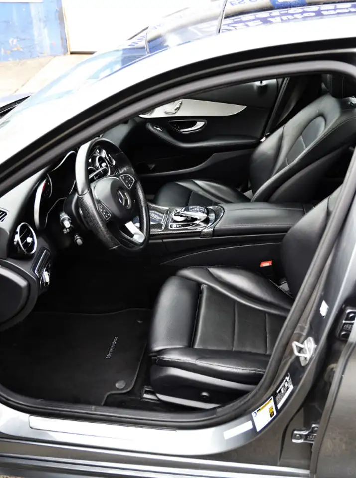 Mercedes-Benz C-Class снимка Mercedes-Benz C-Class