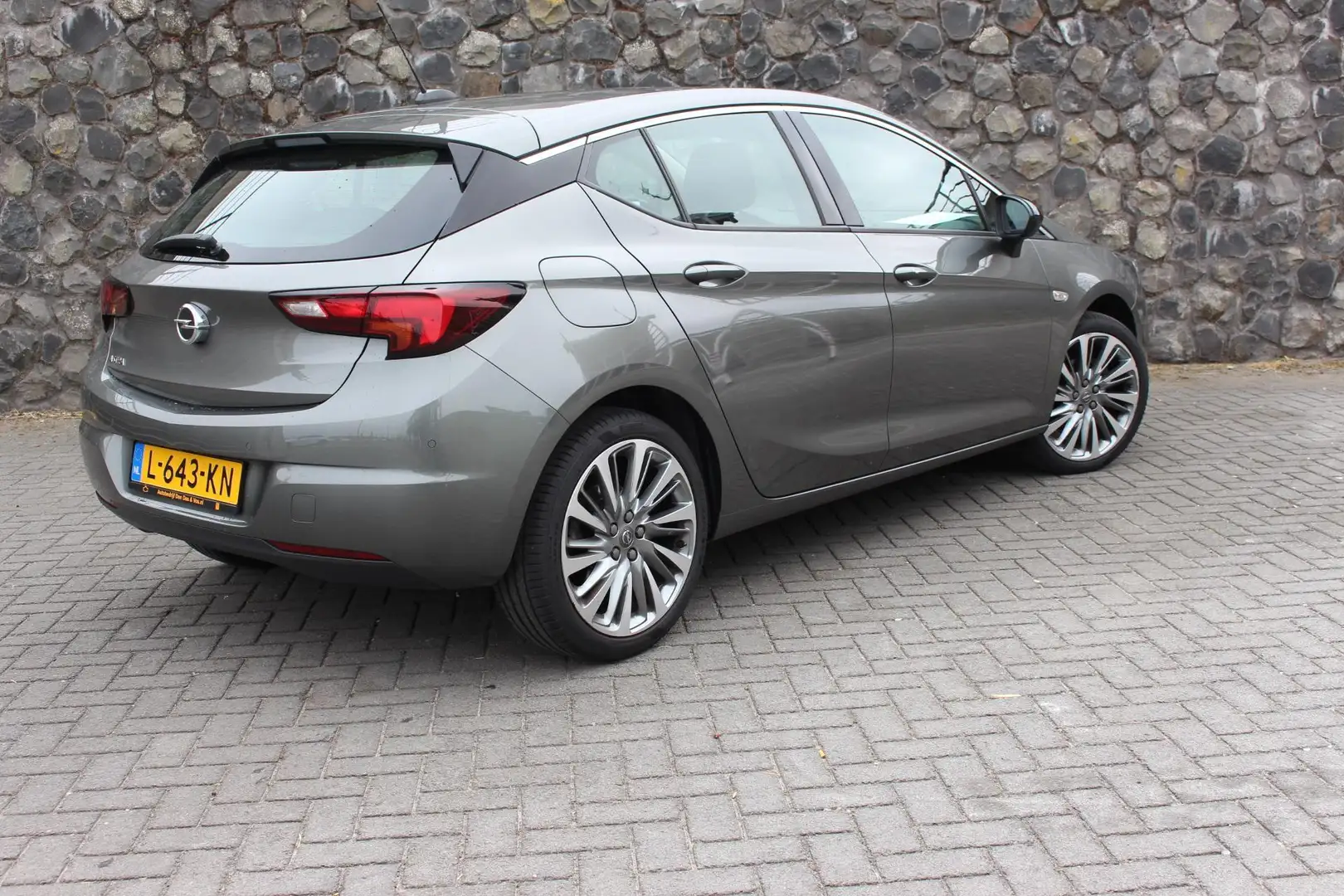 Opel Astra 1.2 turbo+ 146PK Business Elegance camera DAB audi Grijs - 2