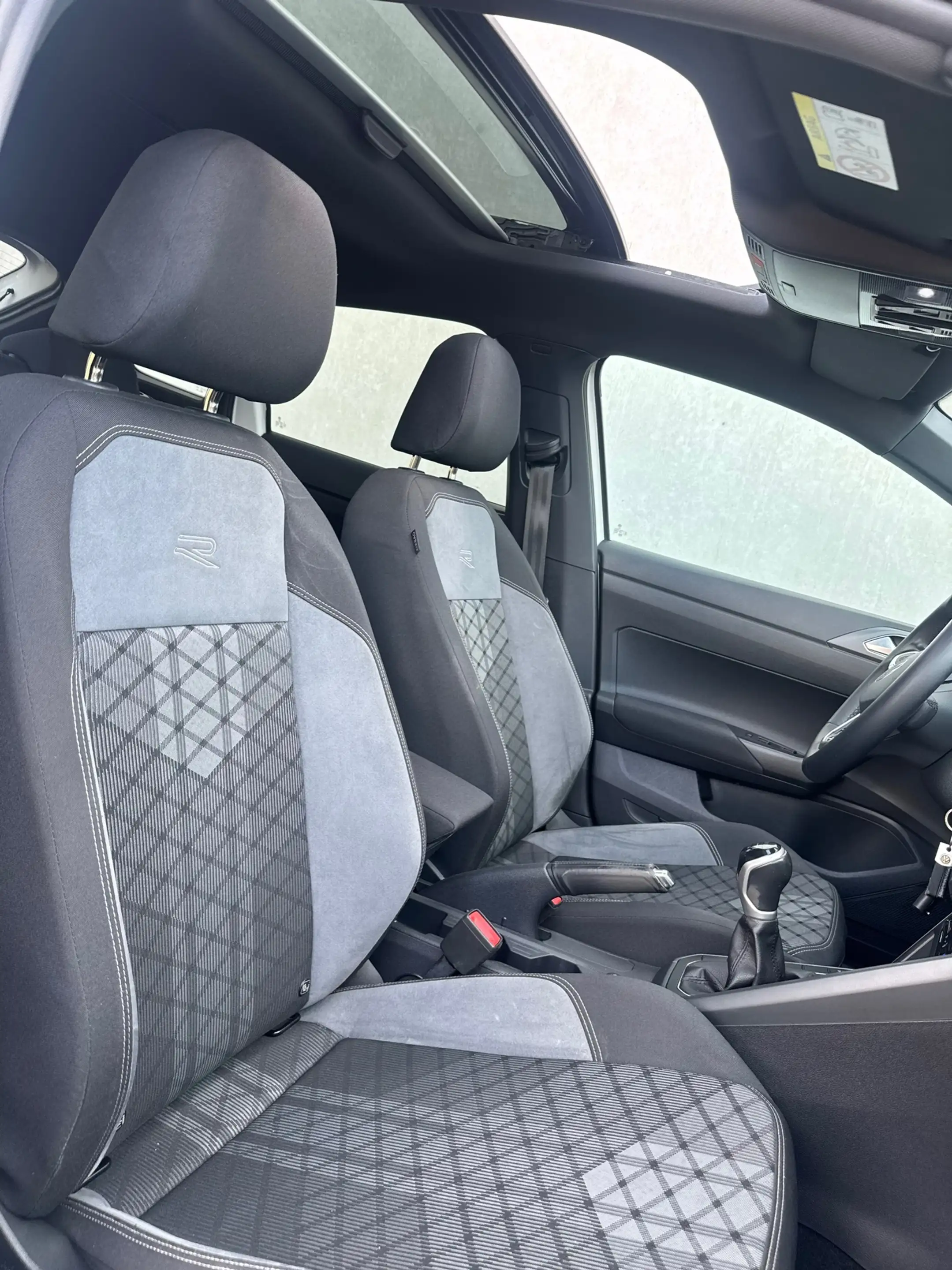 Volkswagen Taigo 1.0 TSI R-Line ACC CAMERA PANO DAK APPLE CAR PLAY — photo 35