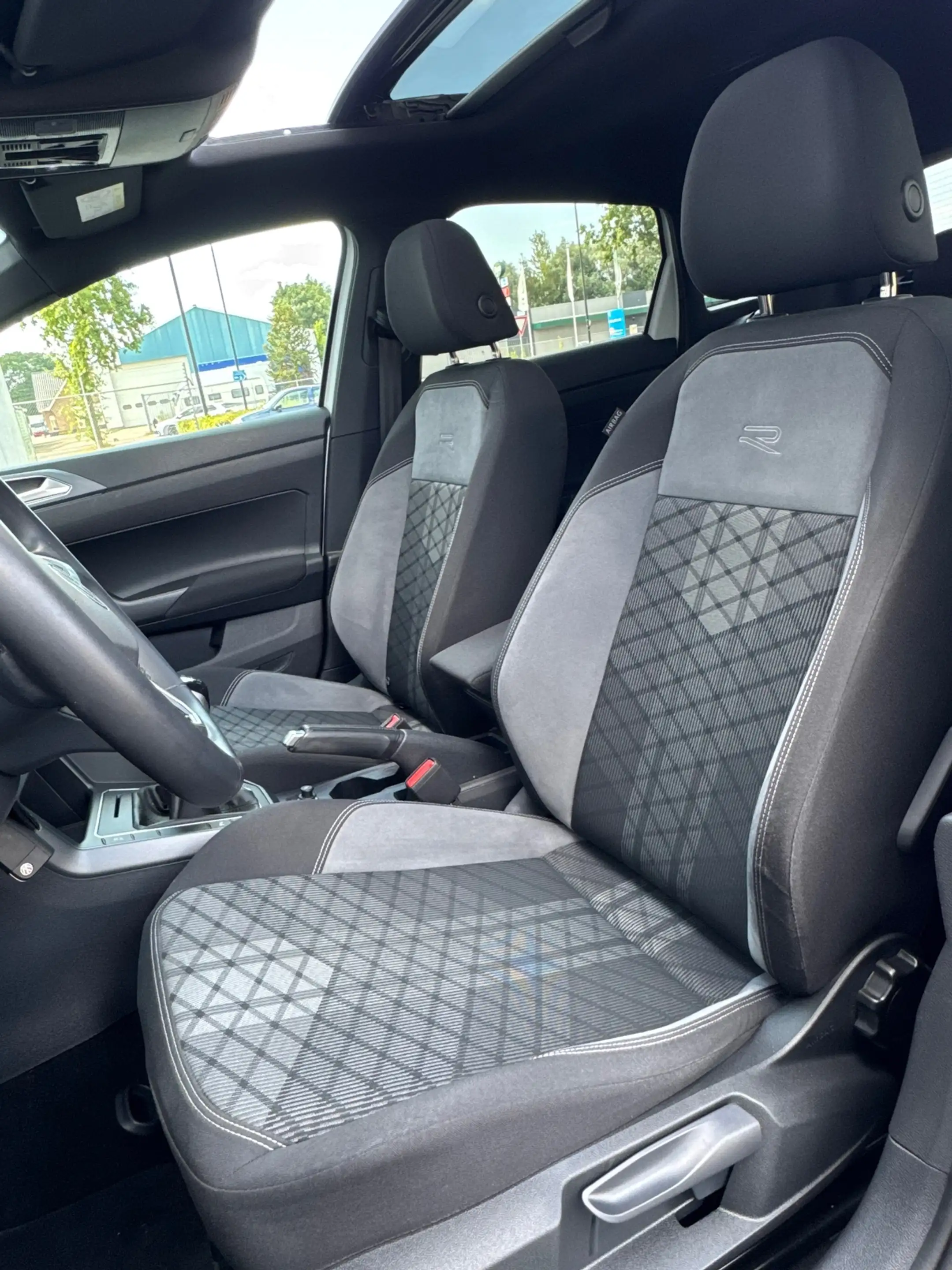 Volkswagen Taigo 1.0 TSI R-Line ACC CAMERA PANO DAK APPLE CAR PLAY — photo 29