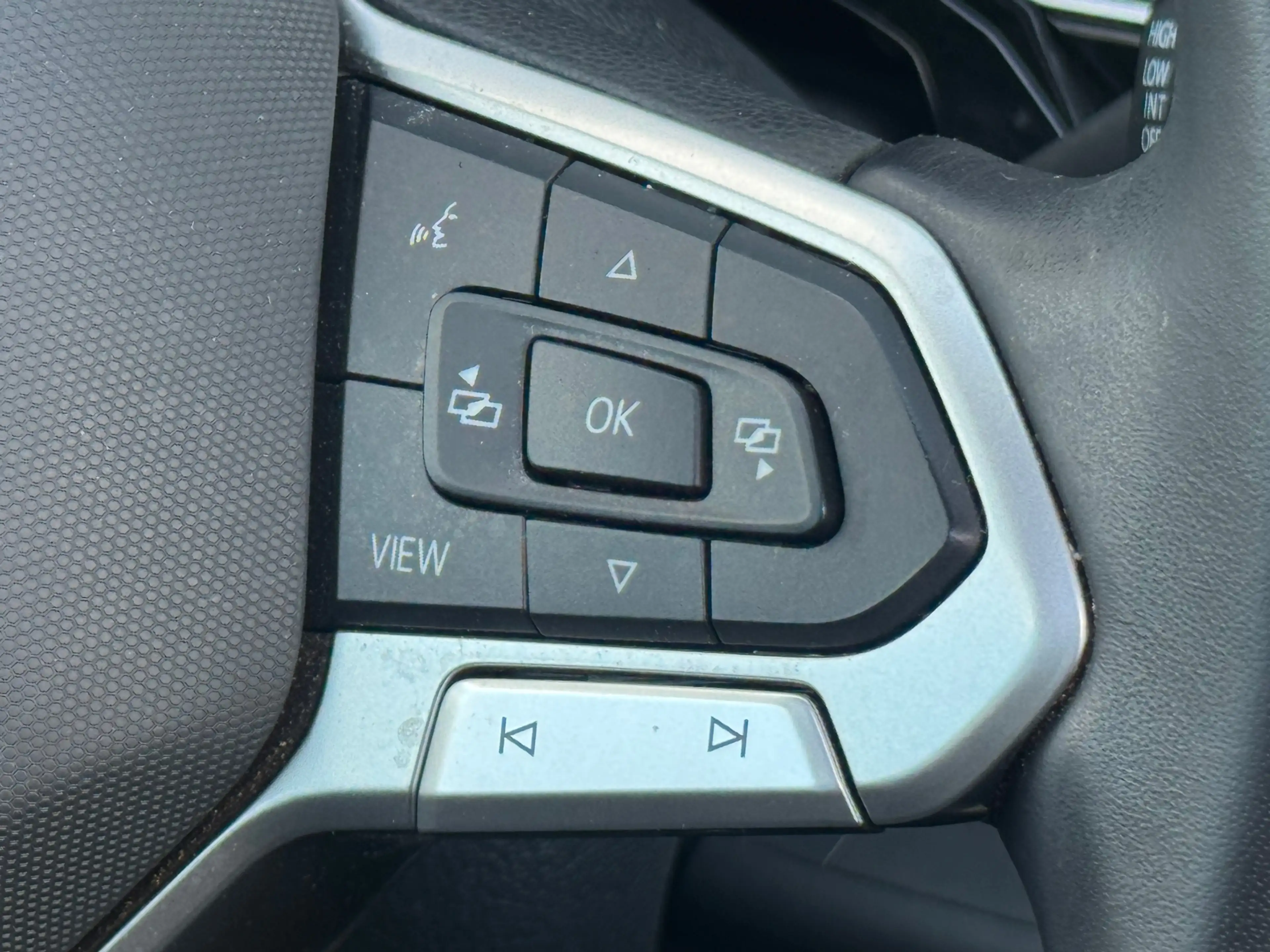Volkswagen Taigo 1.0 TSI R-Line ACC CAMERA PANO DAK APPLE CAR PLAY — photo 10
