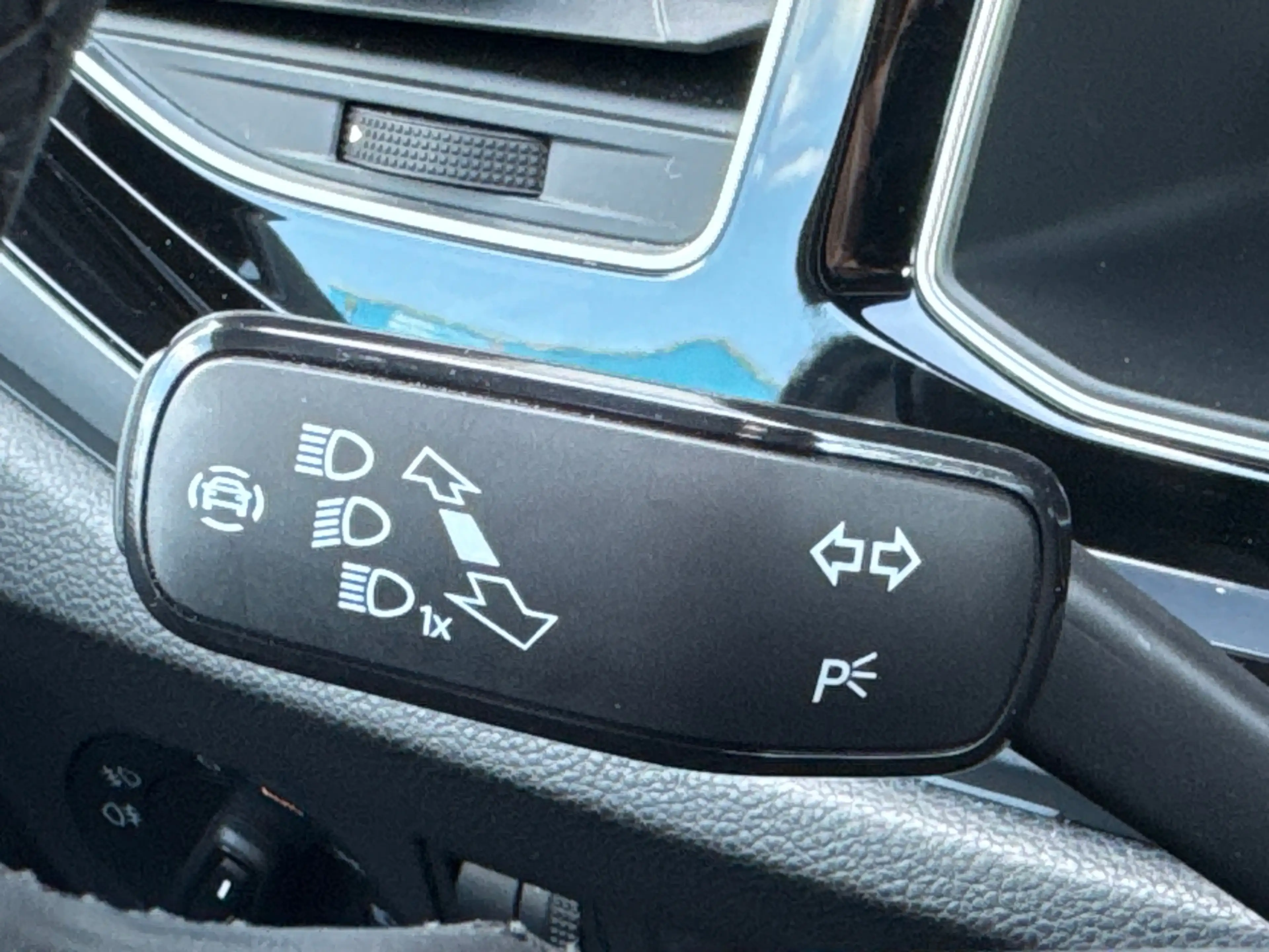 Volkswagen Taigo 1.0 TSI R-Line ACC CAMERA PANO DAK APPLE CAR PLAY — photo 25