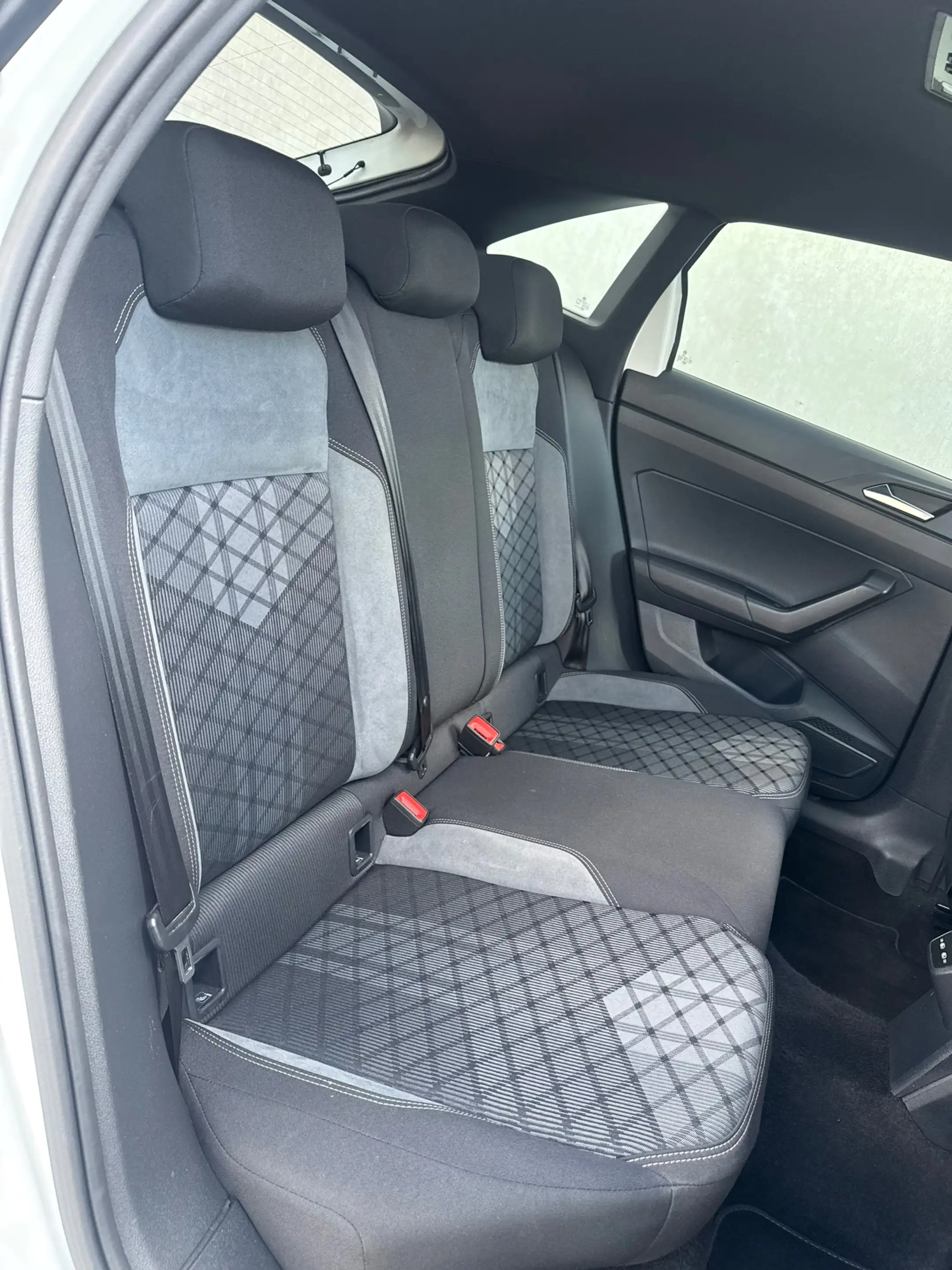 Volkswagen Taigo 1.0 TSI R-Line ACC CAMERA PANO DAK APPLE CAR PLAY — photo 36