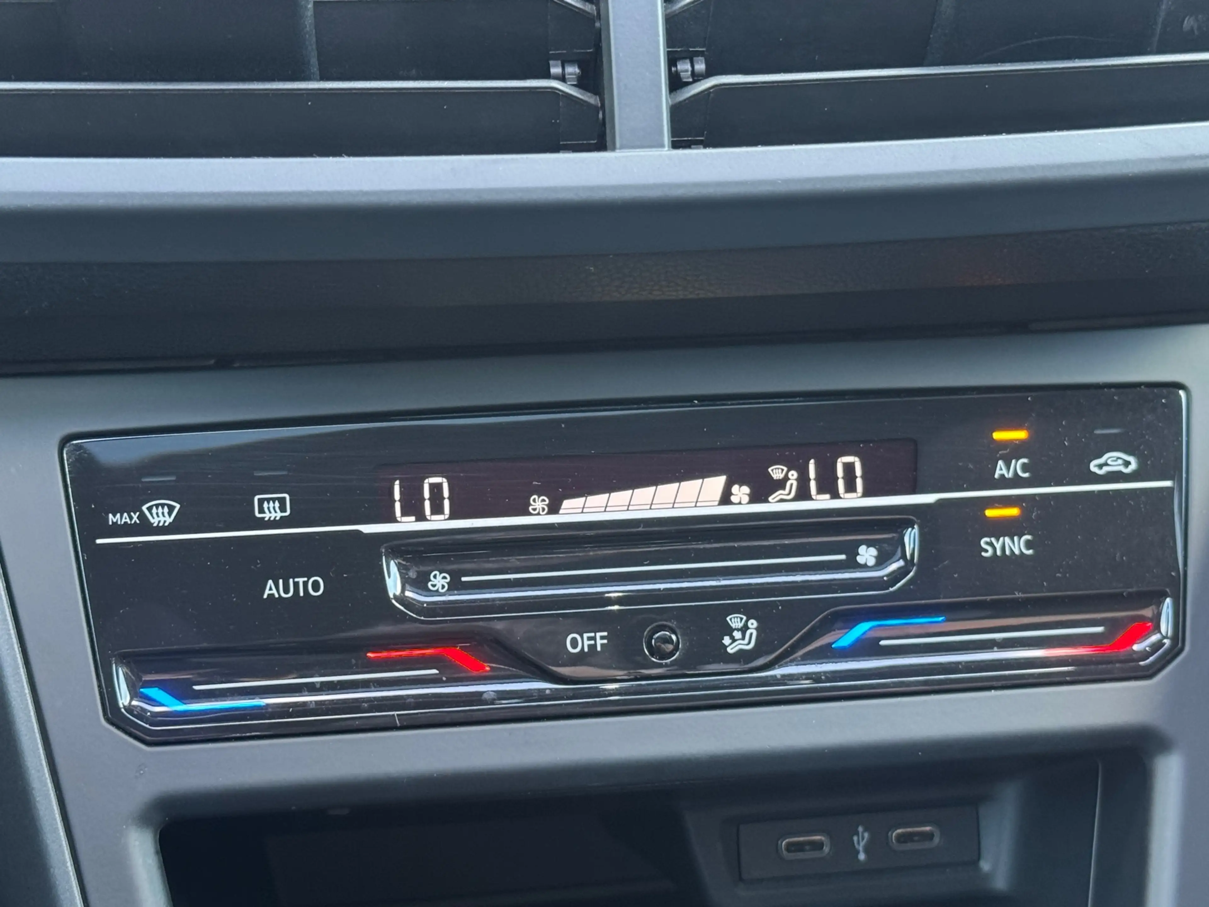 Volkswagen Taigo 1.0 TSI R-Line ACC CAMERA PANO DAK APPLE CAR PLAY — photo 13