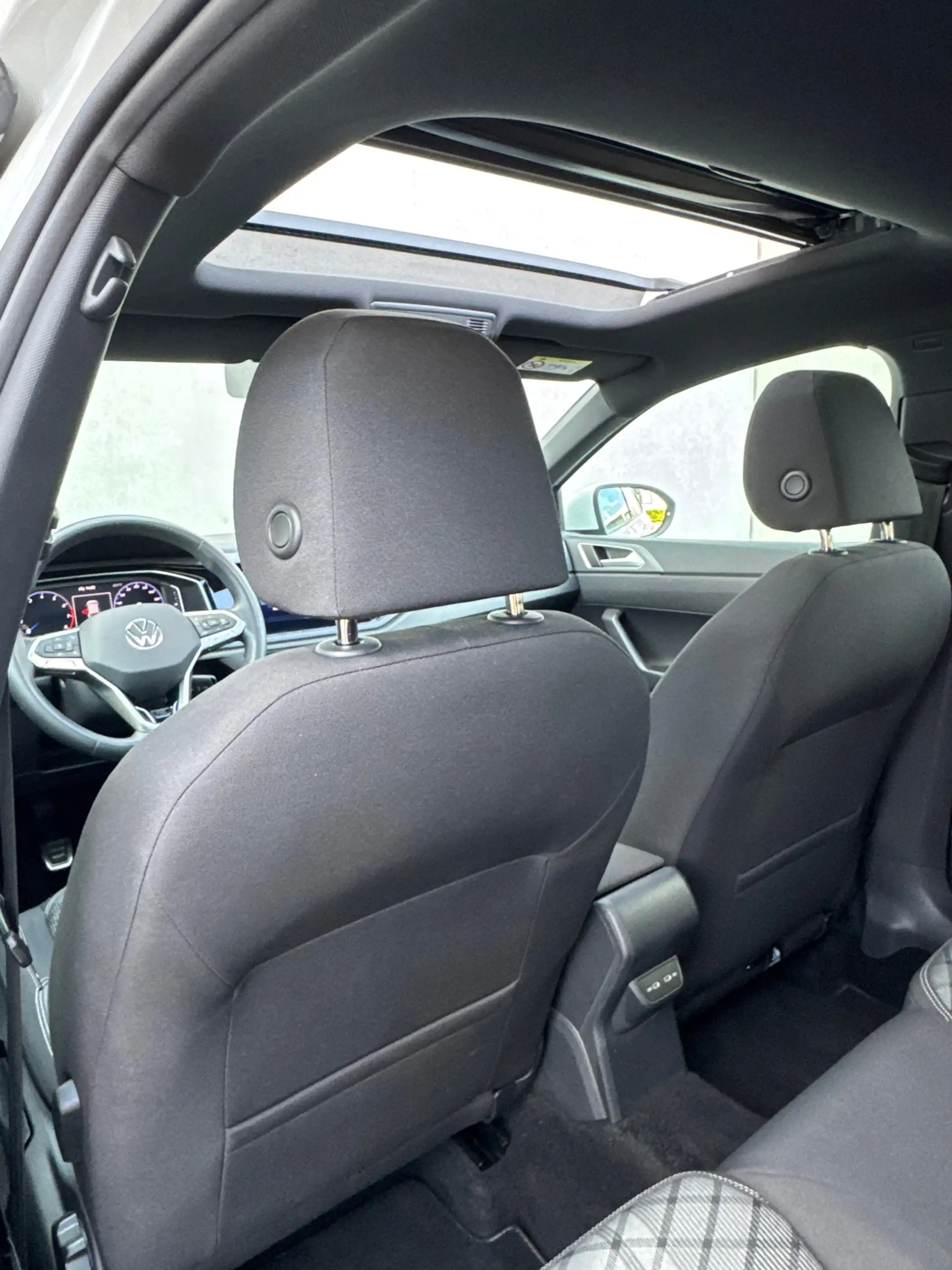 Volkswagen Taigo 1.0 TSI R-Line ACC CAMERA PANO DAK APPLE CAR PLAY — photo 31