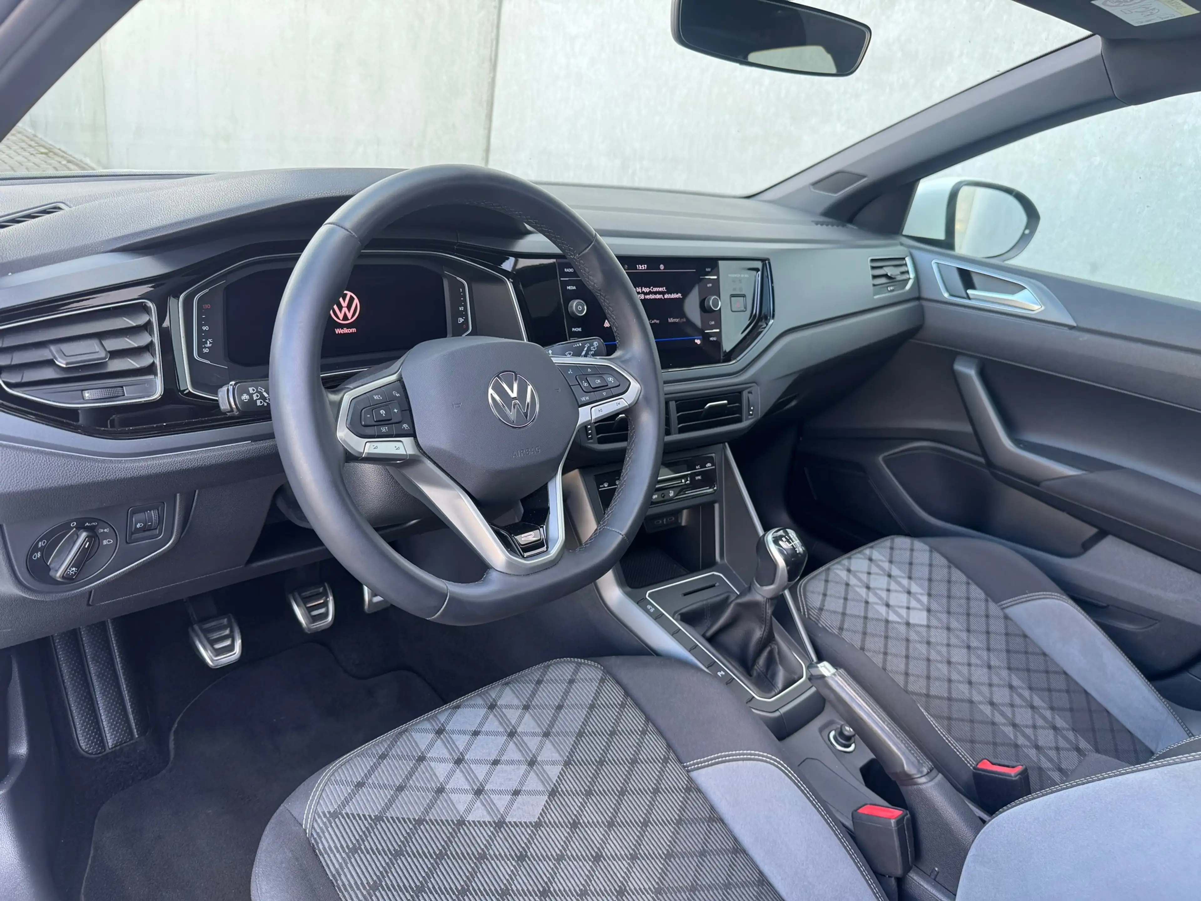 Volkswagen Taigo 1.0 TSI R-Line ACC CAMERA PANO DAK APPLE CAR PLAY — photo 4