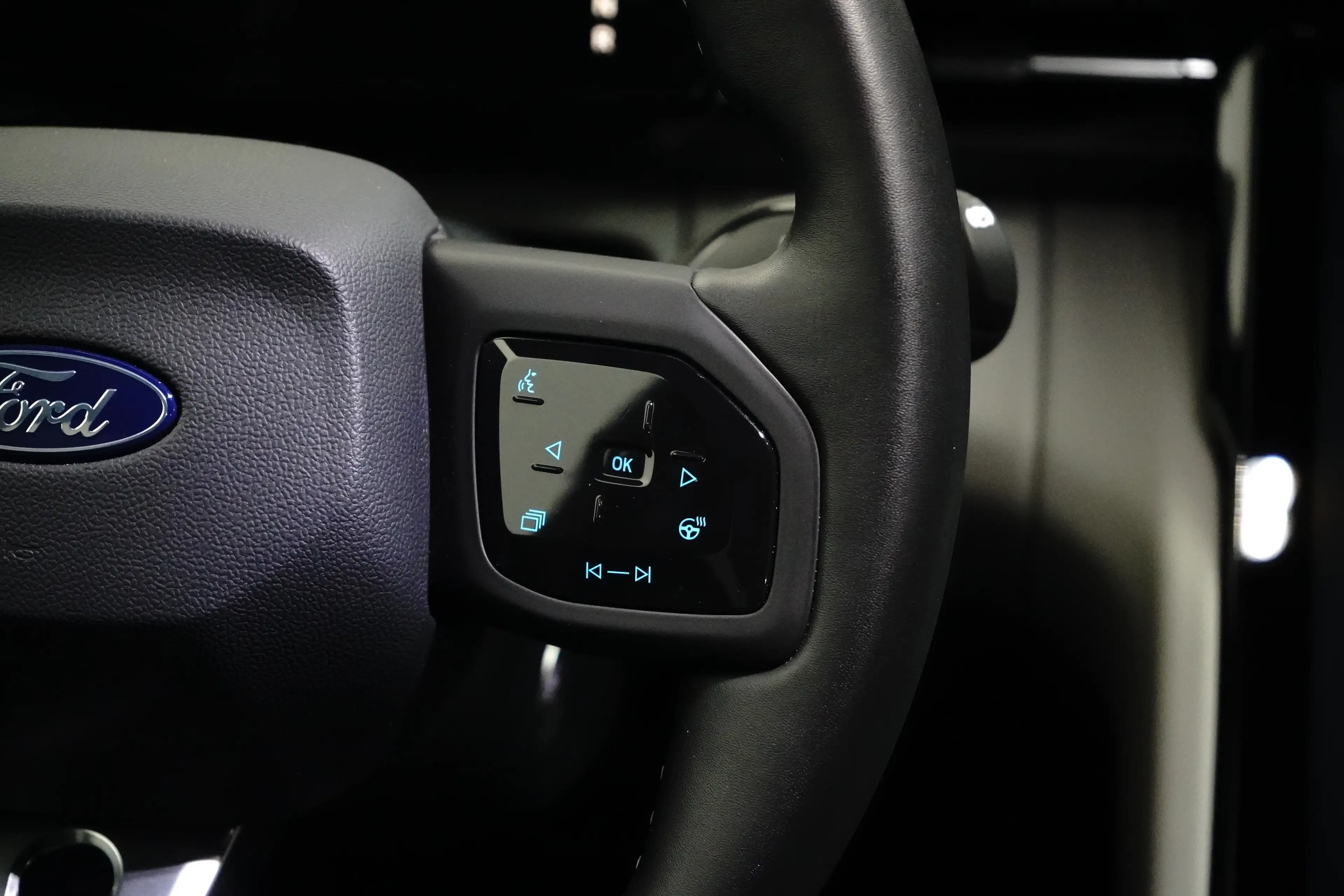 Ford Capri Premium Extended Range AWD 77 kWh — photo 13
