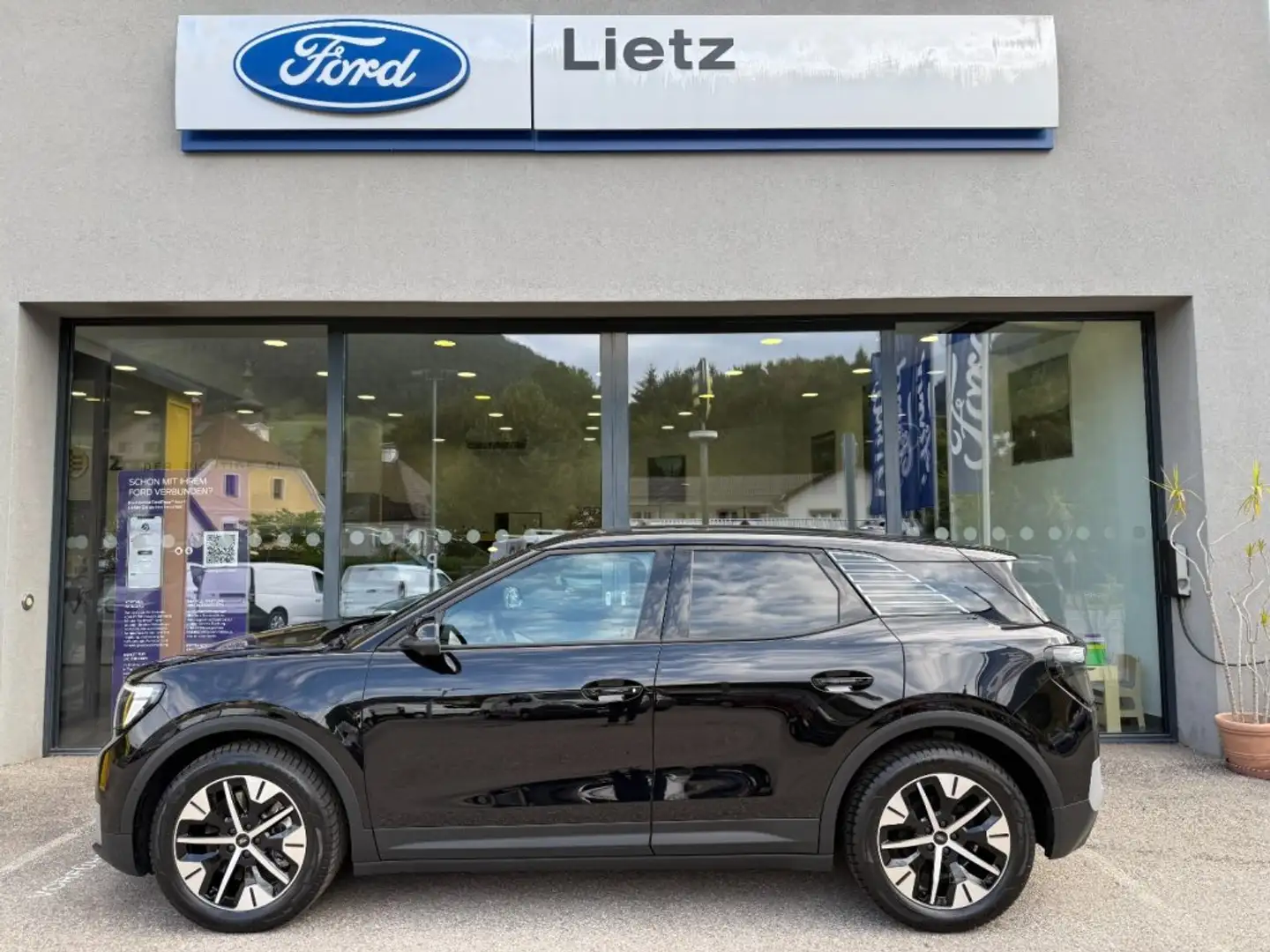 Ford Explorer Premium 77kWh RWD Schwarz - 1