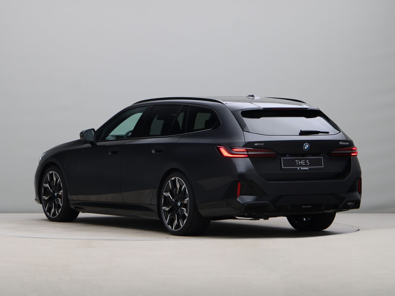 BMW 550 5 serie Touring 550e xDrive — photo 11