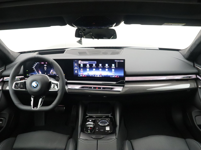 BMW 550 5 serie Touring 550e xDrive — photo 13