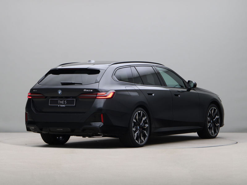 BMW 550 5 serie Touring 550e xDrive — photo 9
