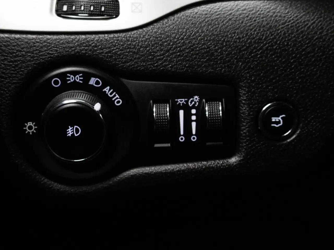 Jeep Cherokee снимка Jeep Cherokee