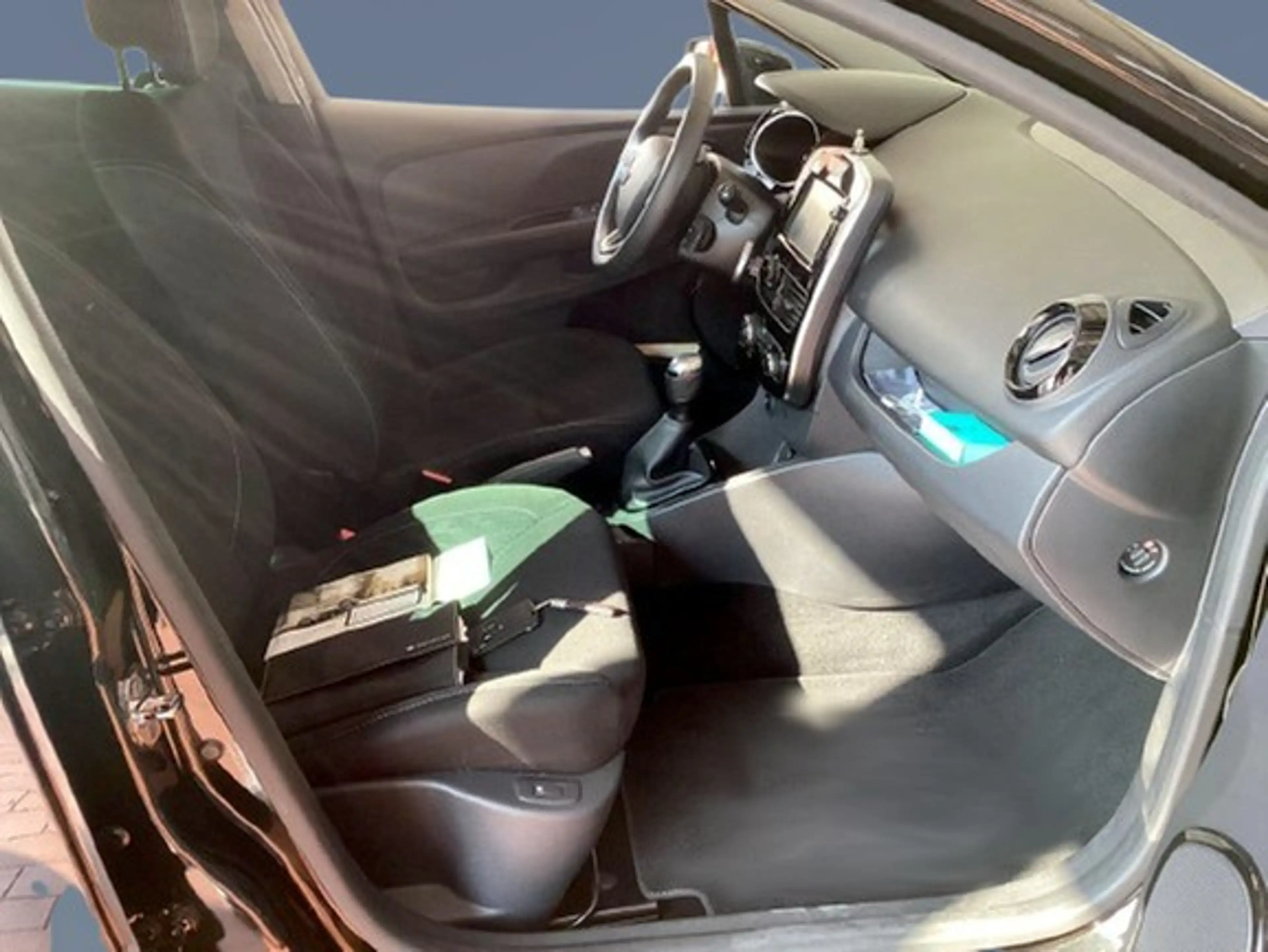 Renault Clio IV 0.9 TCe Limited NAVI BLUETOOTH SITZHZG DAB+ — photo 3