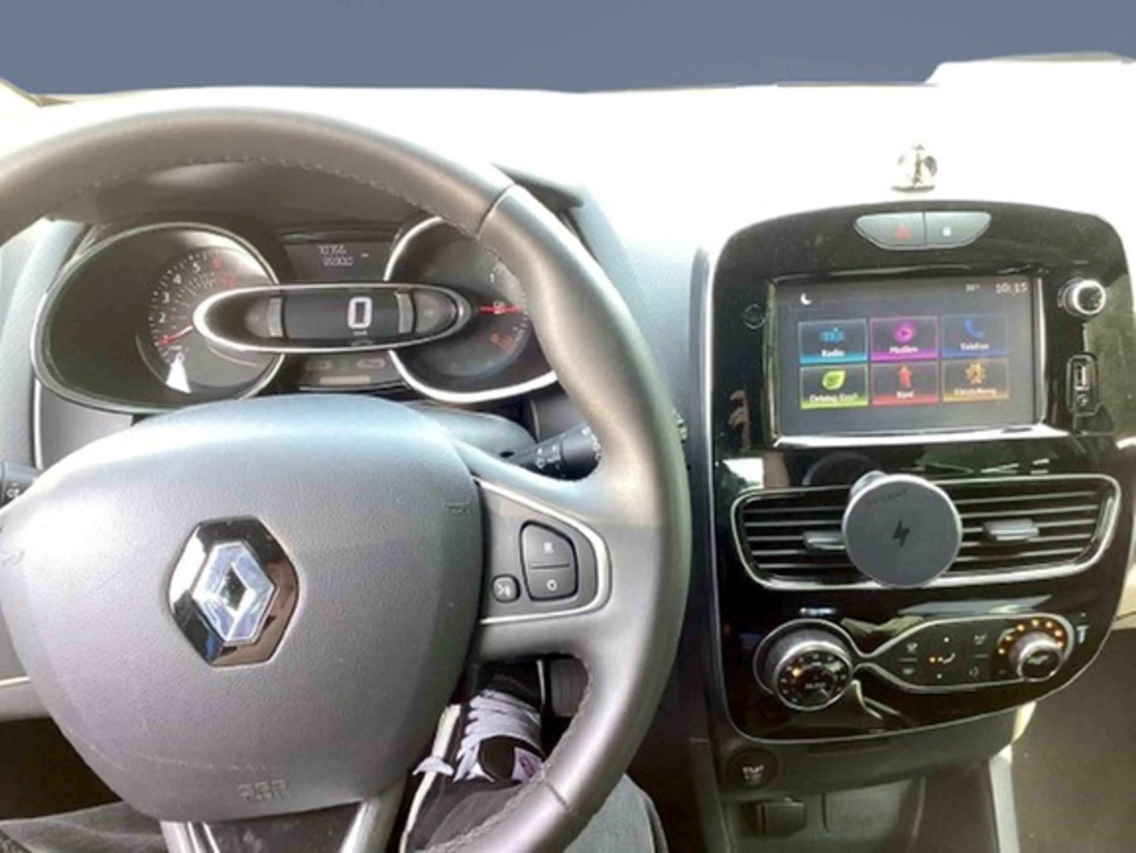 Renault Clio IV 0.9 TCe Limited NAVI BLUETOOTH SITZHZG DAB+ — photo 4