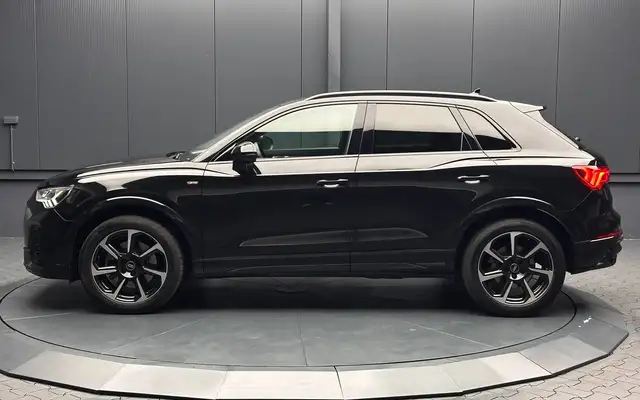 Audi Q3 view 2