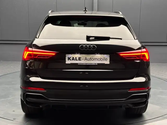 Audi Q3 view 4