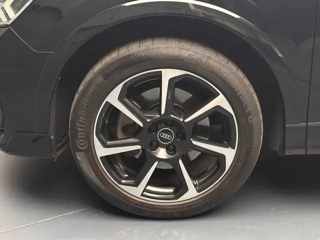Audi Q3 view 9