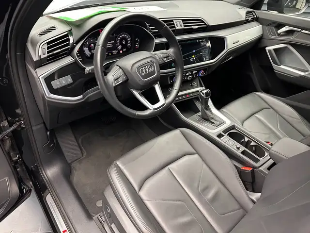 Audi Q3 view 15