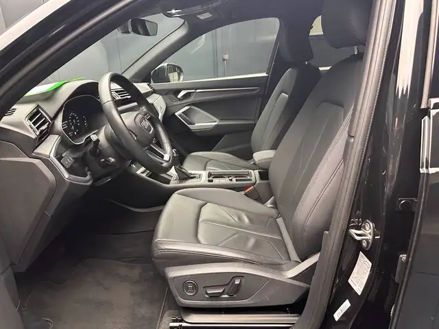 Audi Q3 view 14