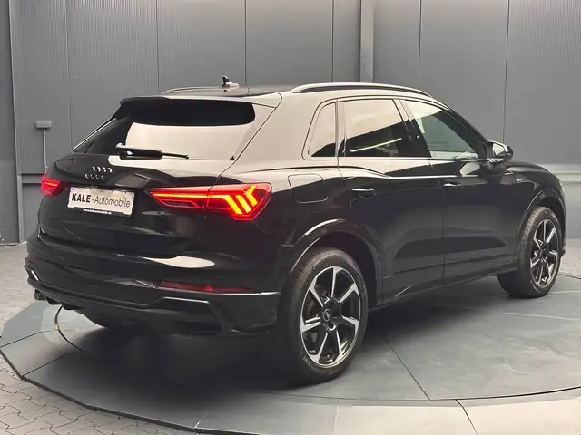 Audi Q3 view 5