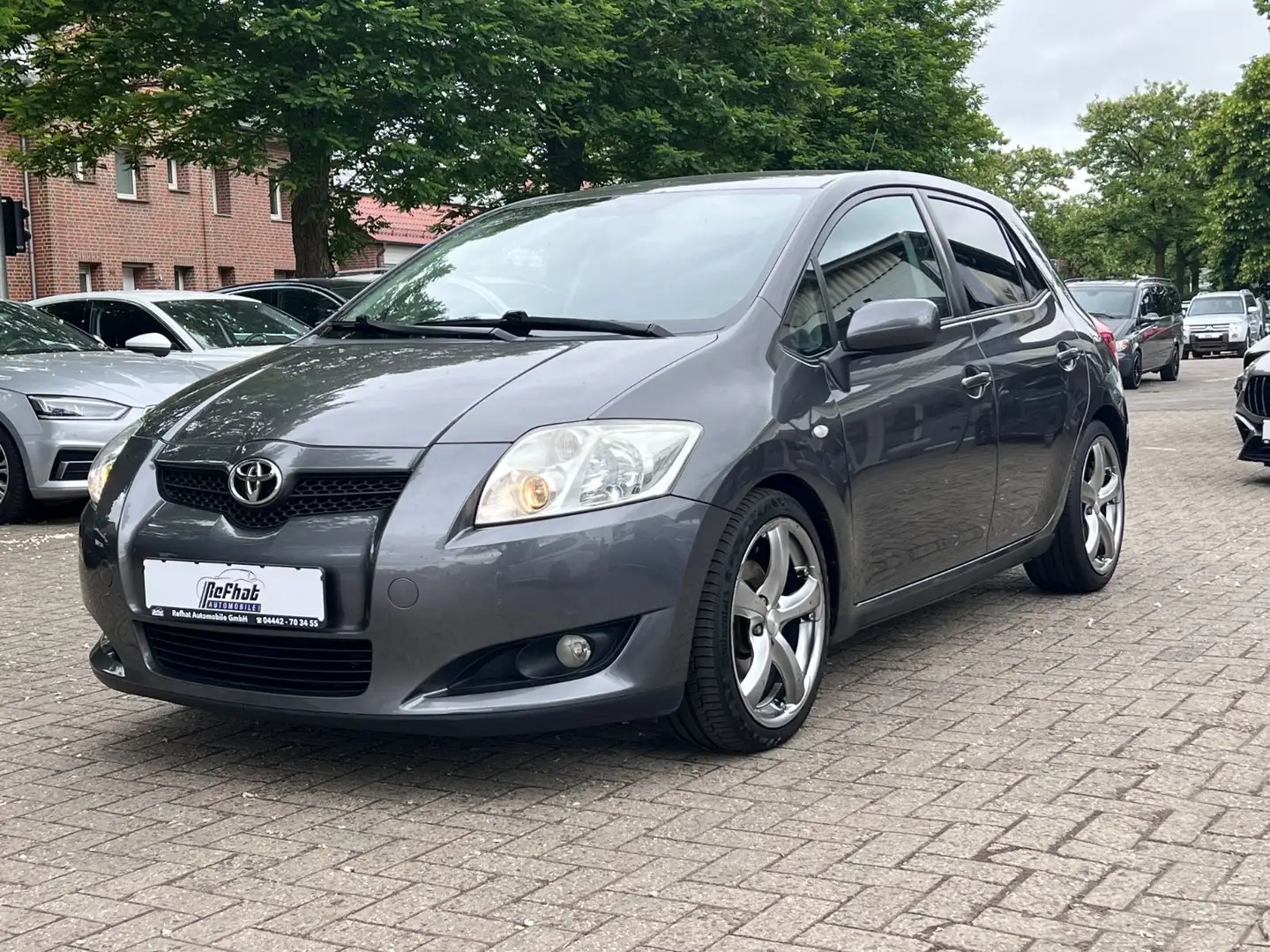 Toyota Auris Сірий - 2