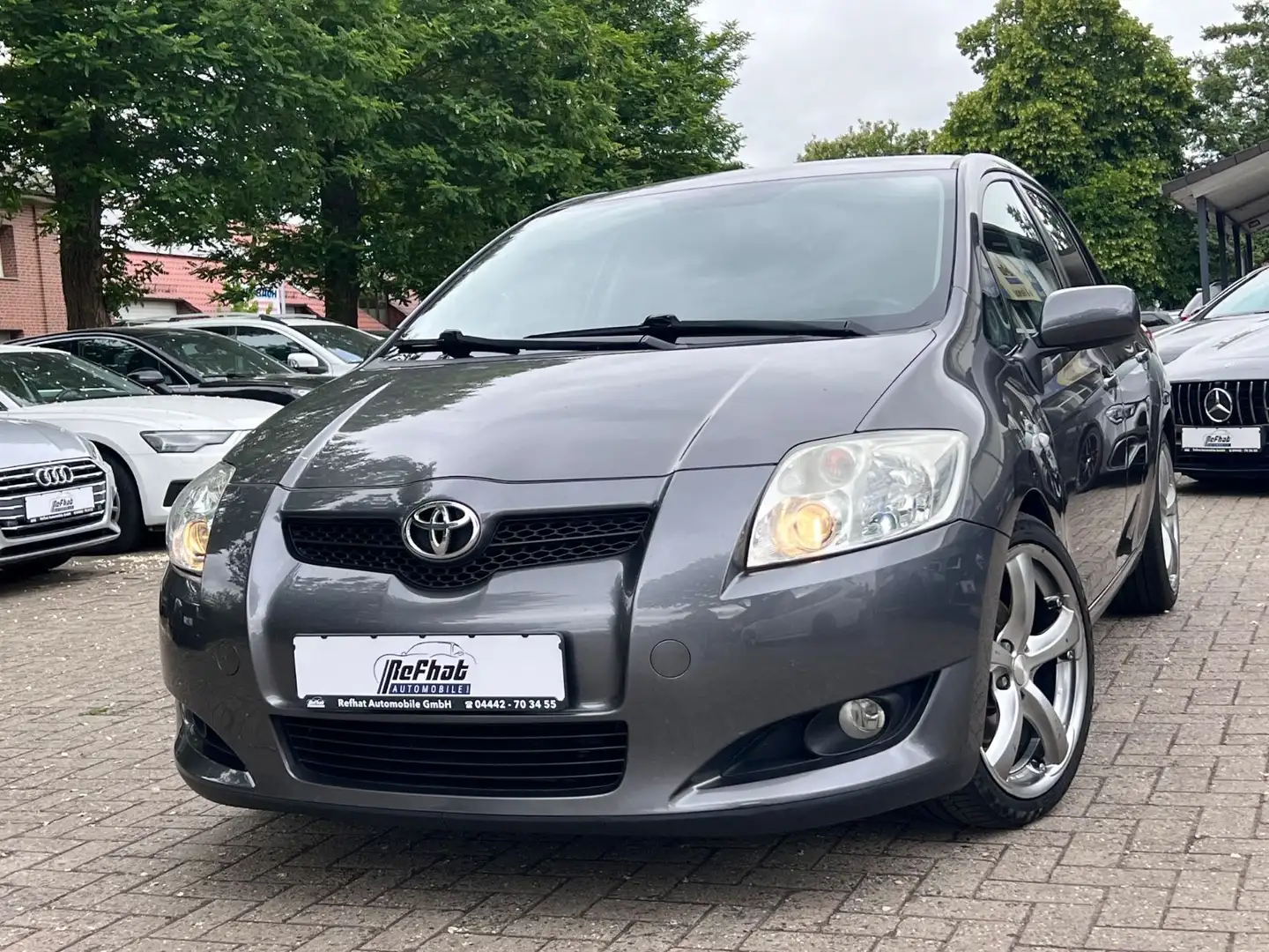 Toyota Auris Сірий - 1