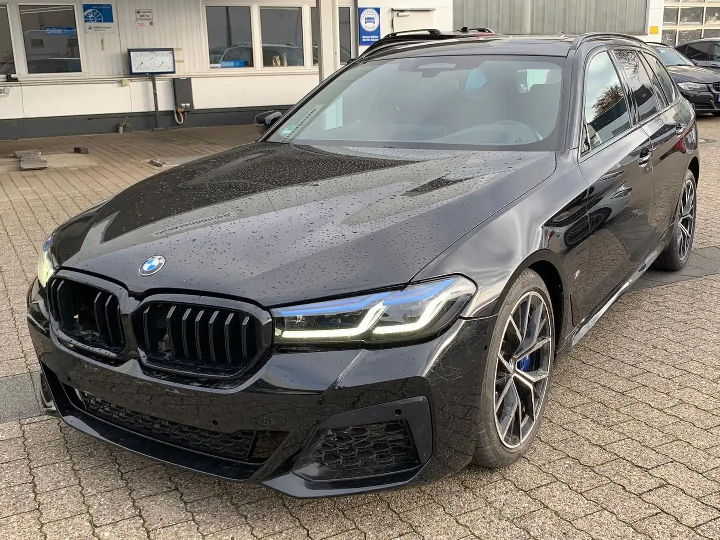 BMW 530 d xDrive M Sport Pro HUD H&K Pano Laser StandHZ Schwarz - 1