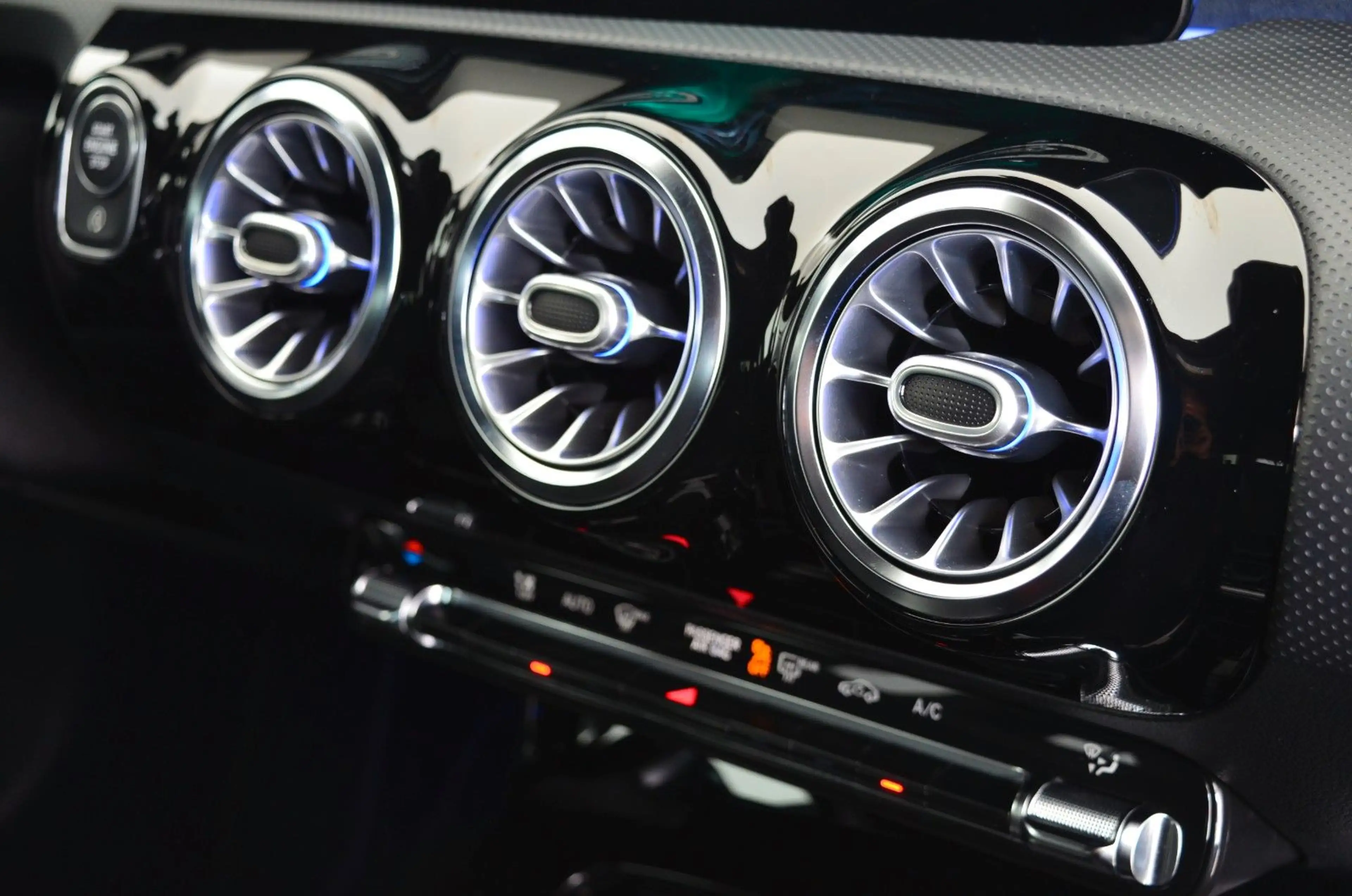 Mercedes-Benz A 220 4Matic AMG | Night | LED | Navi | 18`Alu — photo 28