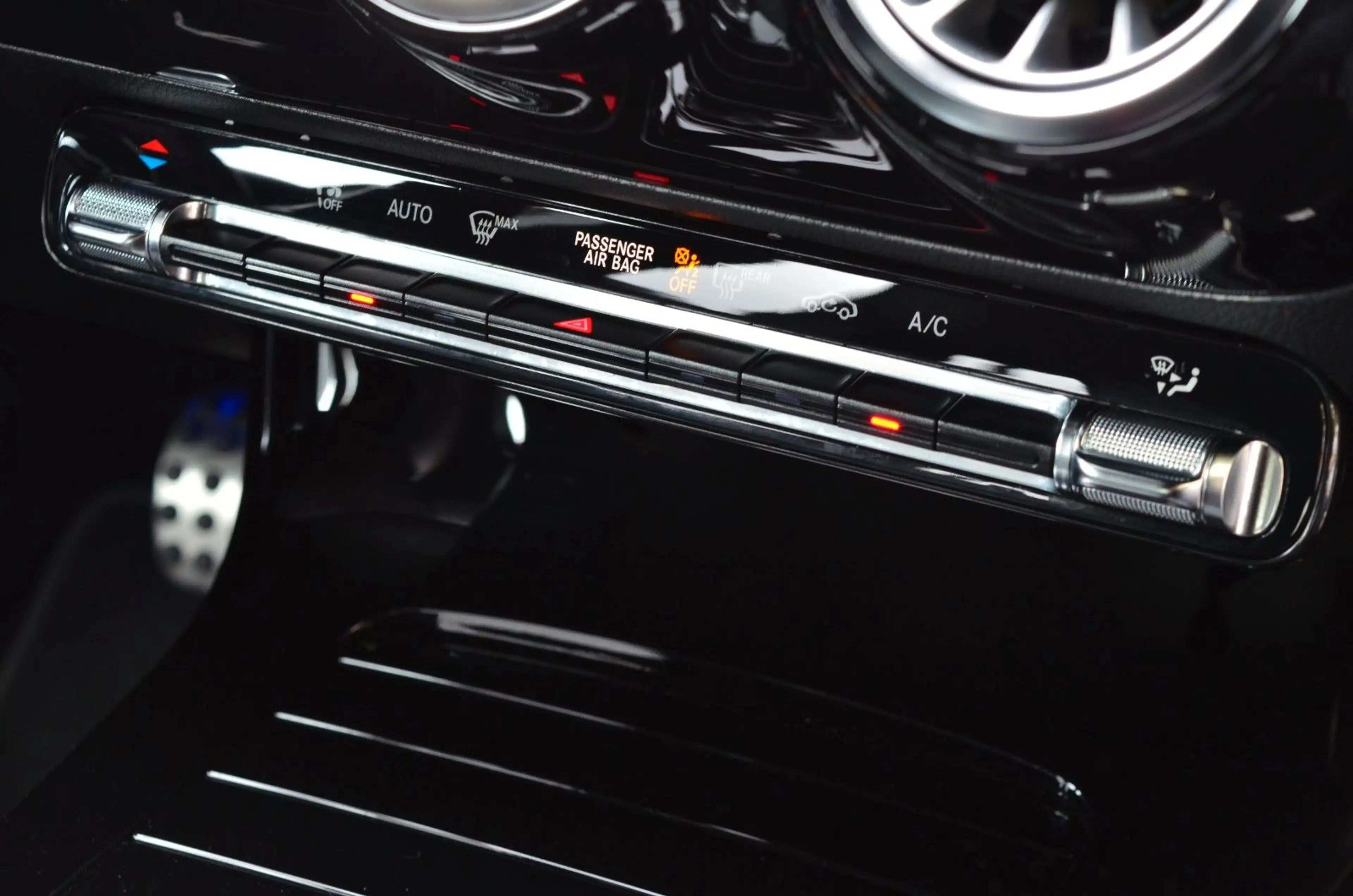 Mercedes-Benz A 220 4Matic AMG | Night | LED | Navi | 18`Alu — photo 29