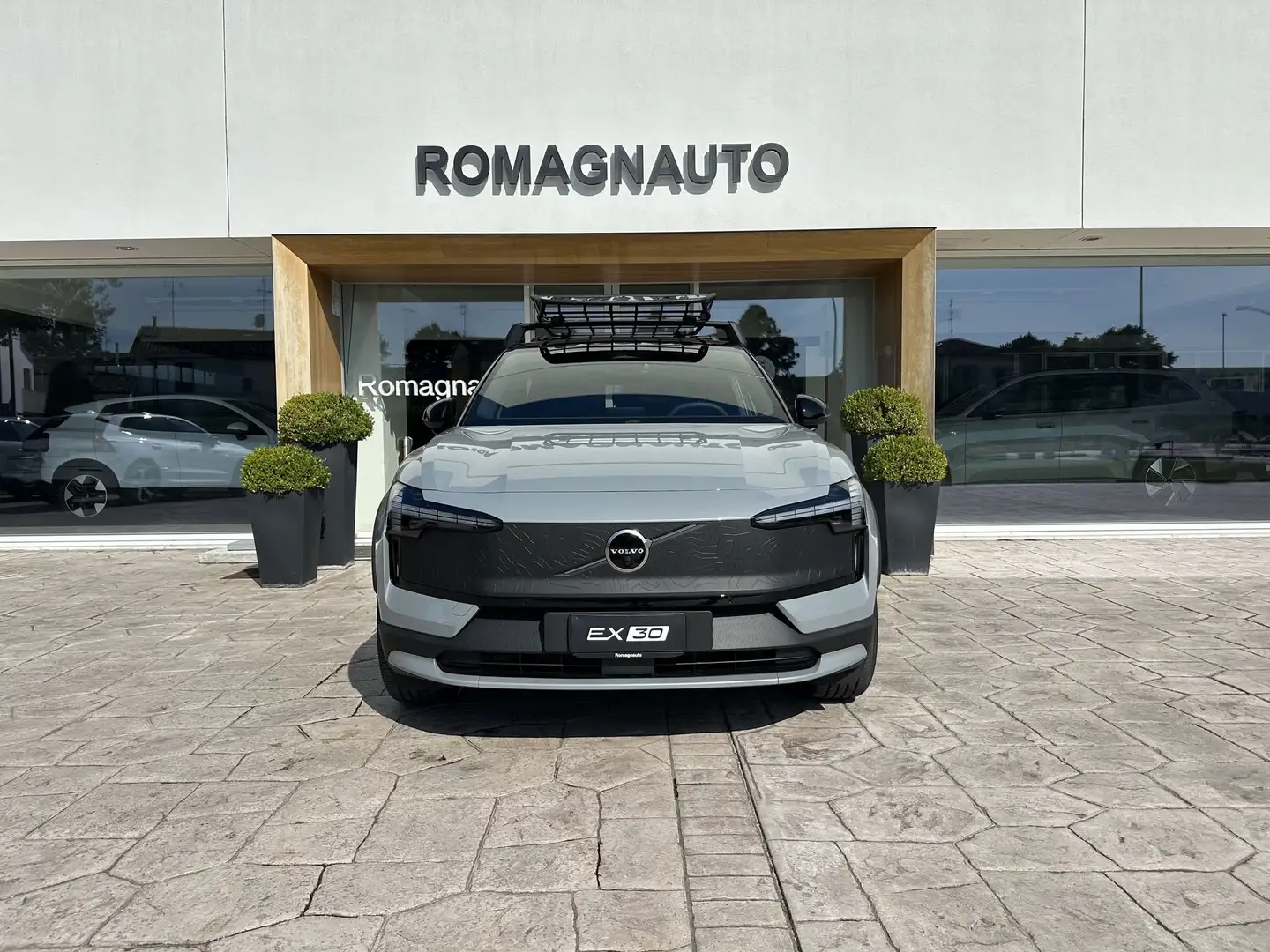 Volvo EX30 EX30 Cross Country Twin Motor Performance AWD U Grigio - 2