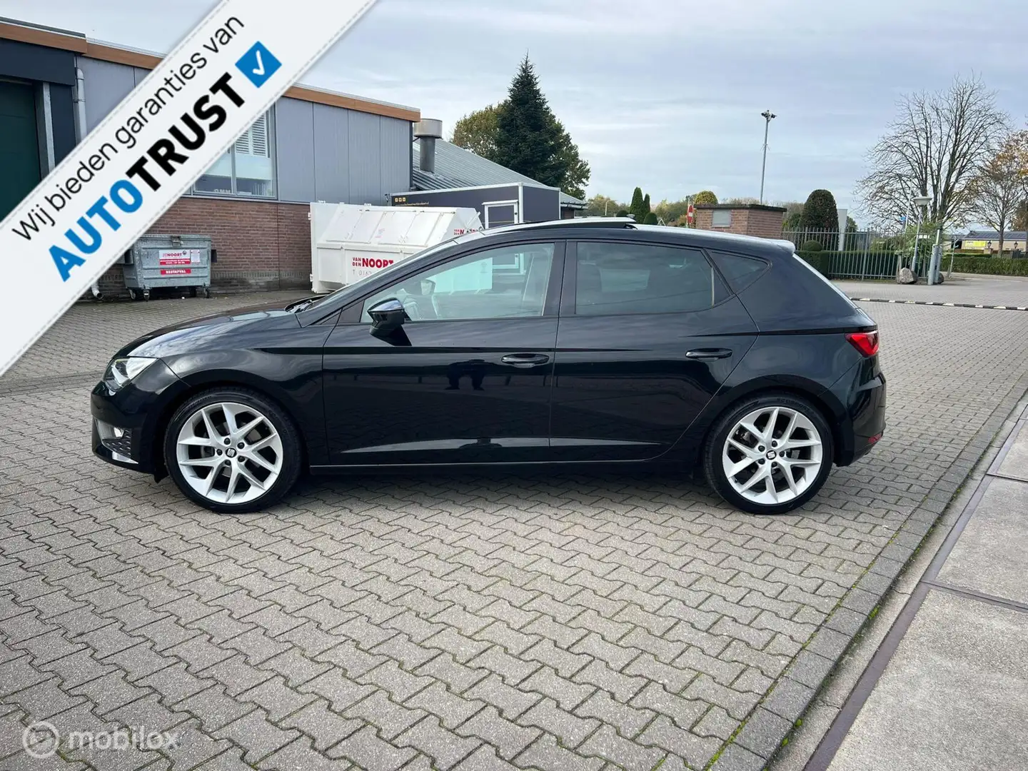 SEAT Leon 1.4 TSI ACT FR Dynamic/clima/pan/navi/pdc Zwart - 2