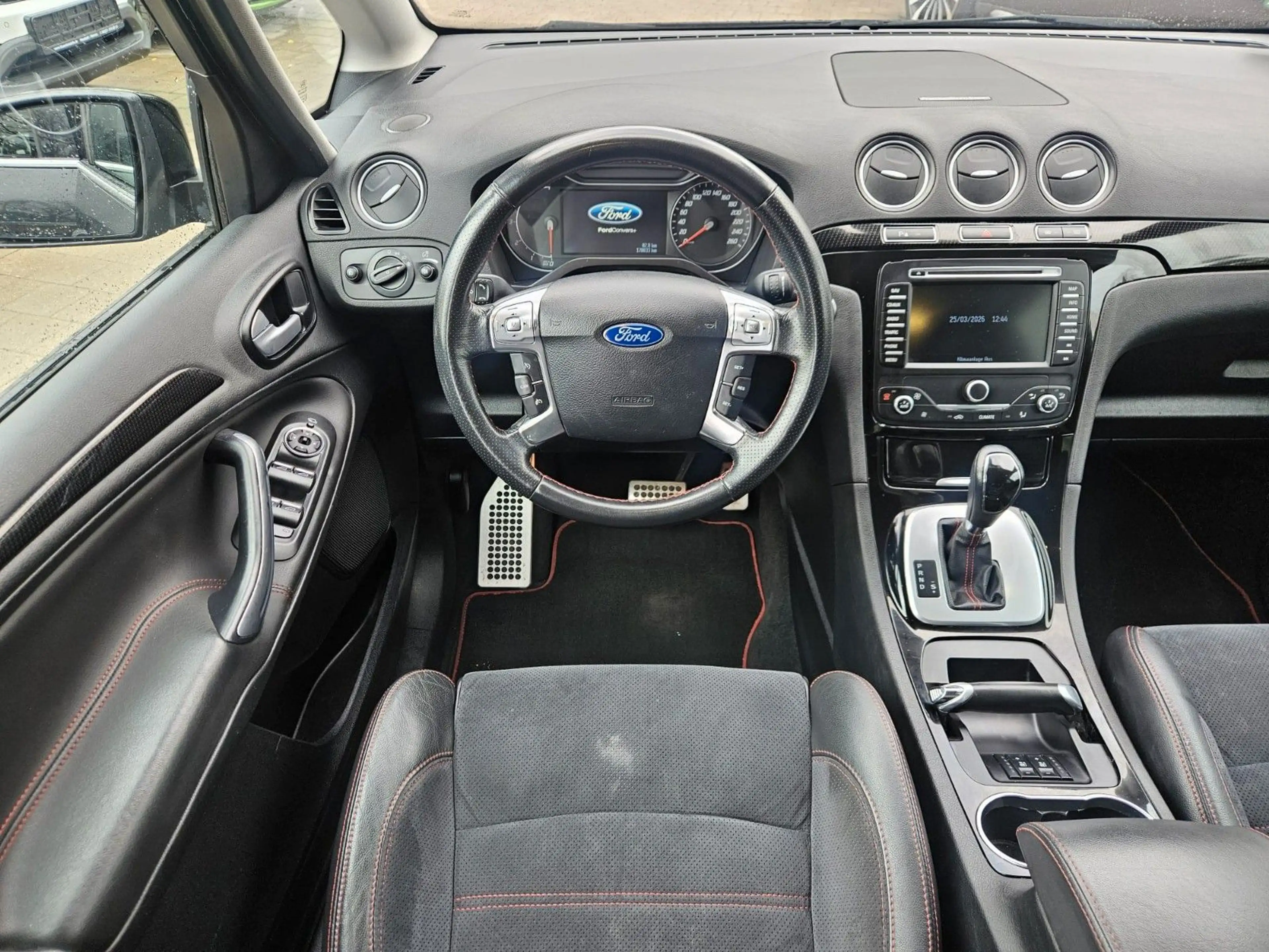 Ford S-Max S-MAX Titanium S — photo 9