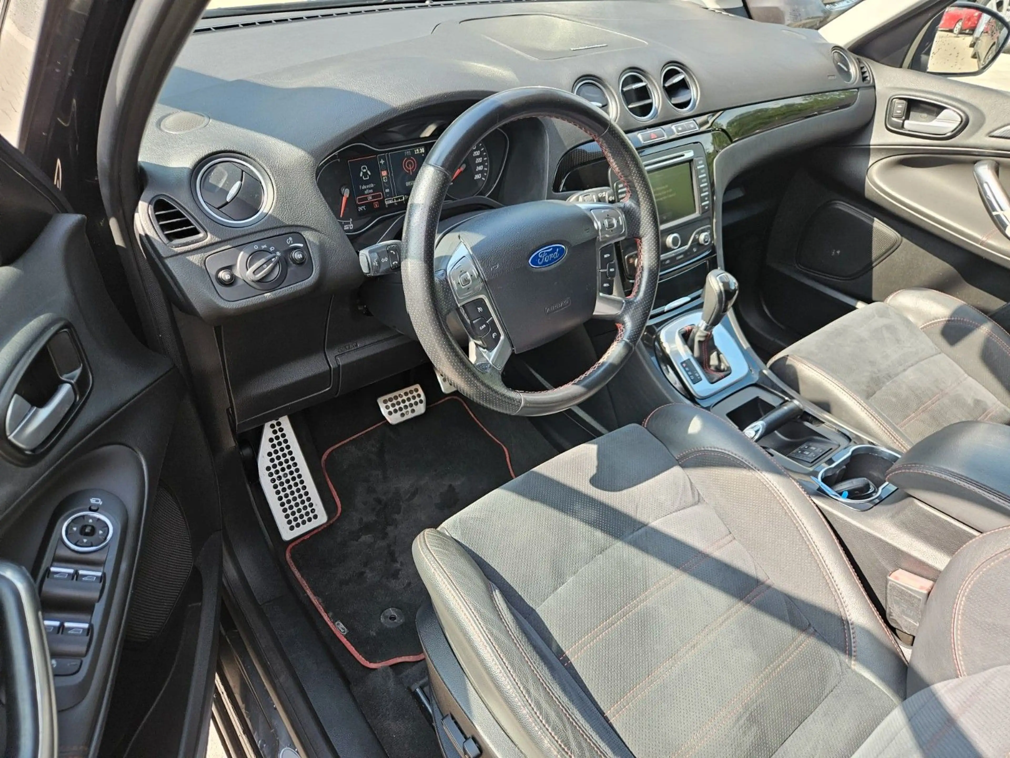 Ford S-Max S-MAX Titanium S — photo 13