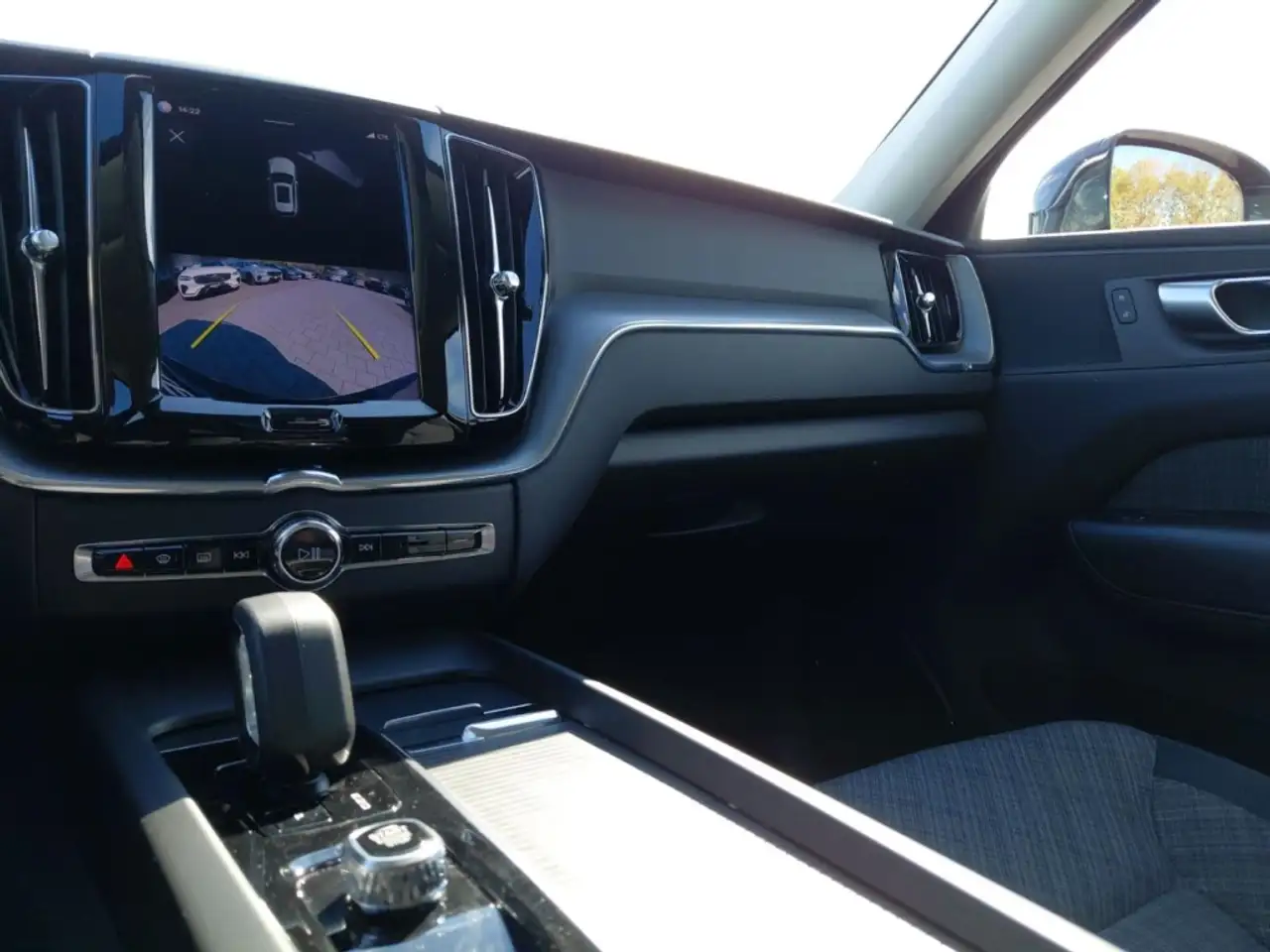 Volvo XC60 B4 Core 2WD el.AHK AHK-el. klappb. Navi Digitales, миниатюра 16