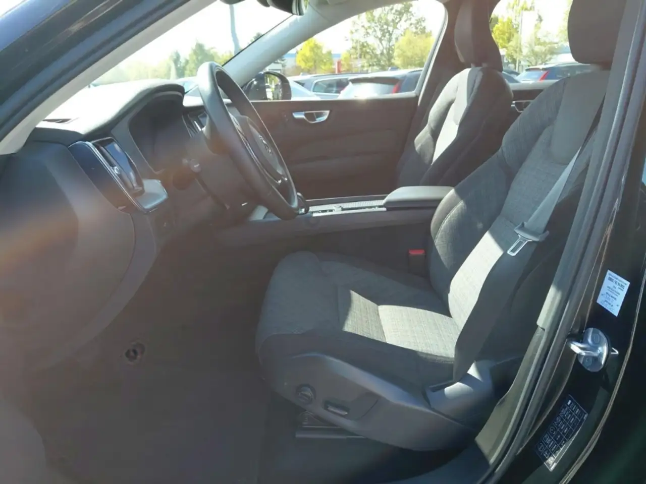 Volvo XC60 B4 Core 2WD el.AHK AHK-el. klappb. Navi Digitales, миниатюра 12