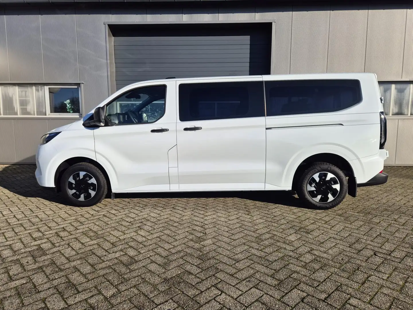 Ford Transit Custom Kombi 9-Sitzer L2 2.5 Duratec PHEV 233PS Automa... Weiß - 2