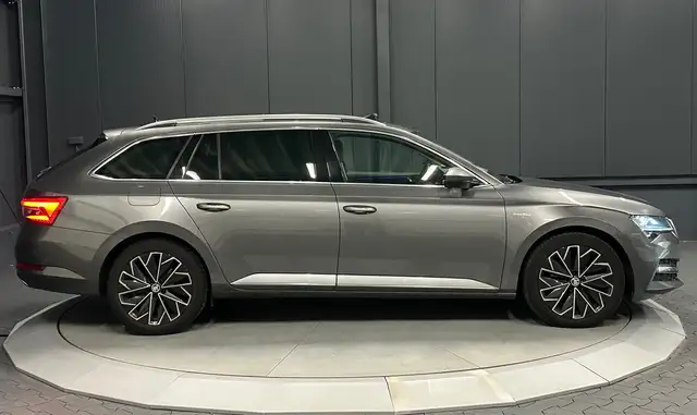 Skoda Superb view 6