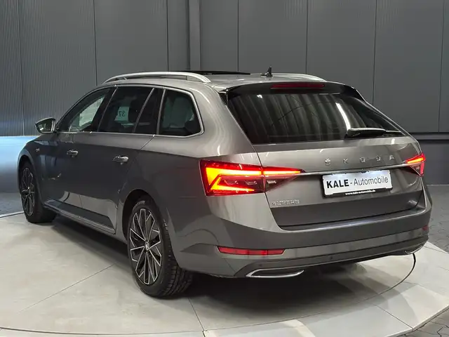 Skoda Superb view 3