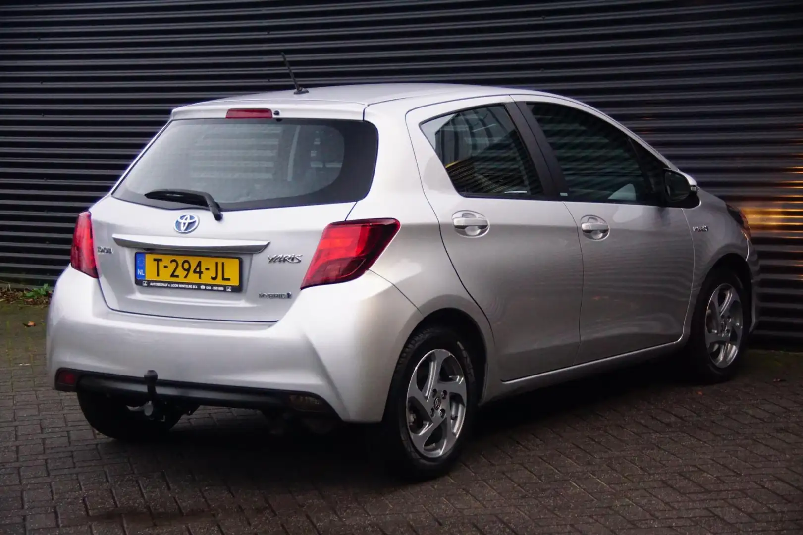 Toyota Yaris 1.5 Hybrid Trend | Trekhaak | Navi | Camera | Lane Grau - 2