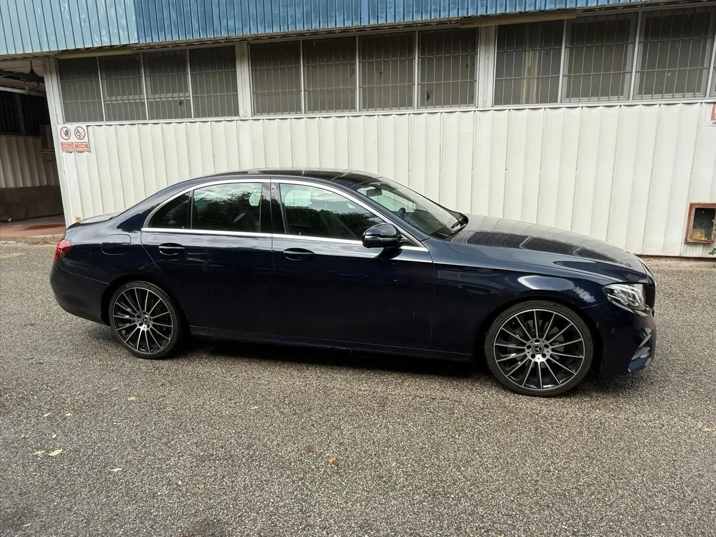 Mercedes-Benz E 220 d Premium 4matic auto - 2