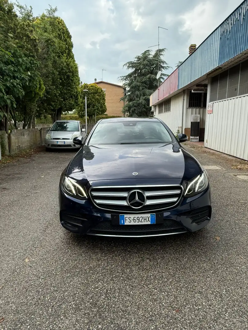Mercedes-Benz E 220 d Premium 4matic auto - 1