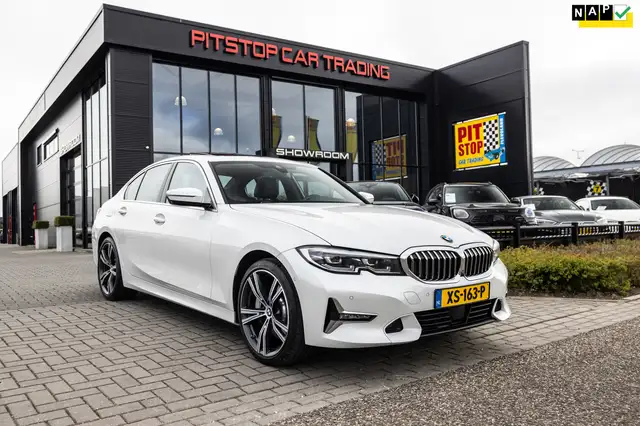BMW 330 3-serie 330i High Executive, Schuifdak, H&K Audio,