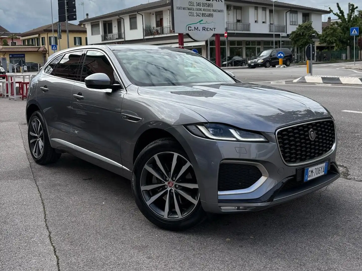 Jaguar F-Pace F-Pace 2.0d i4 mhev R-Dynamic S awd 204cv auto Grijs - 1
