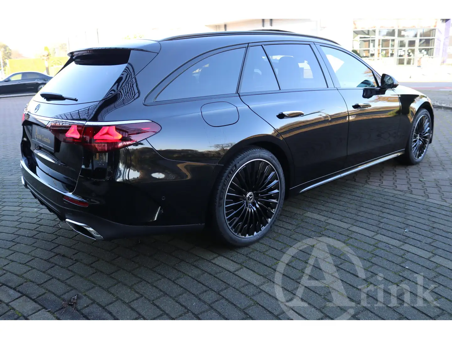 Mercedes-Benz E 300 Estate e AMG Line Premium Pack, Trekhaak, Airmatic Zwart - 2
