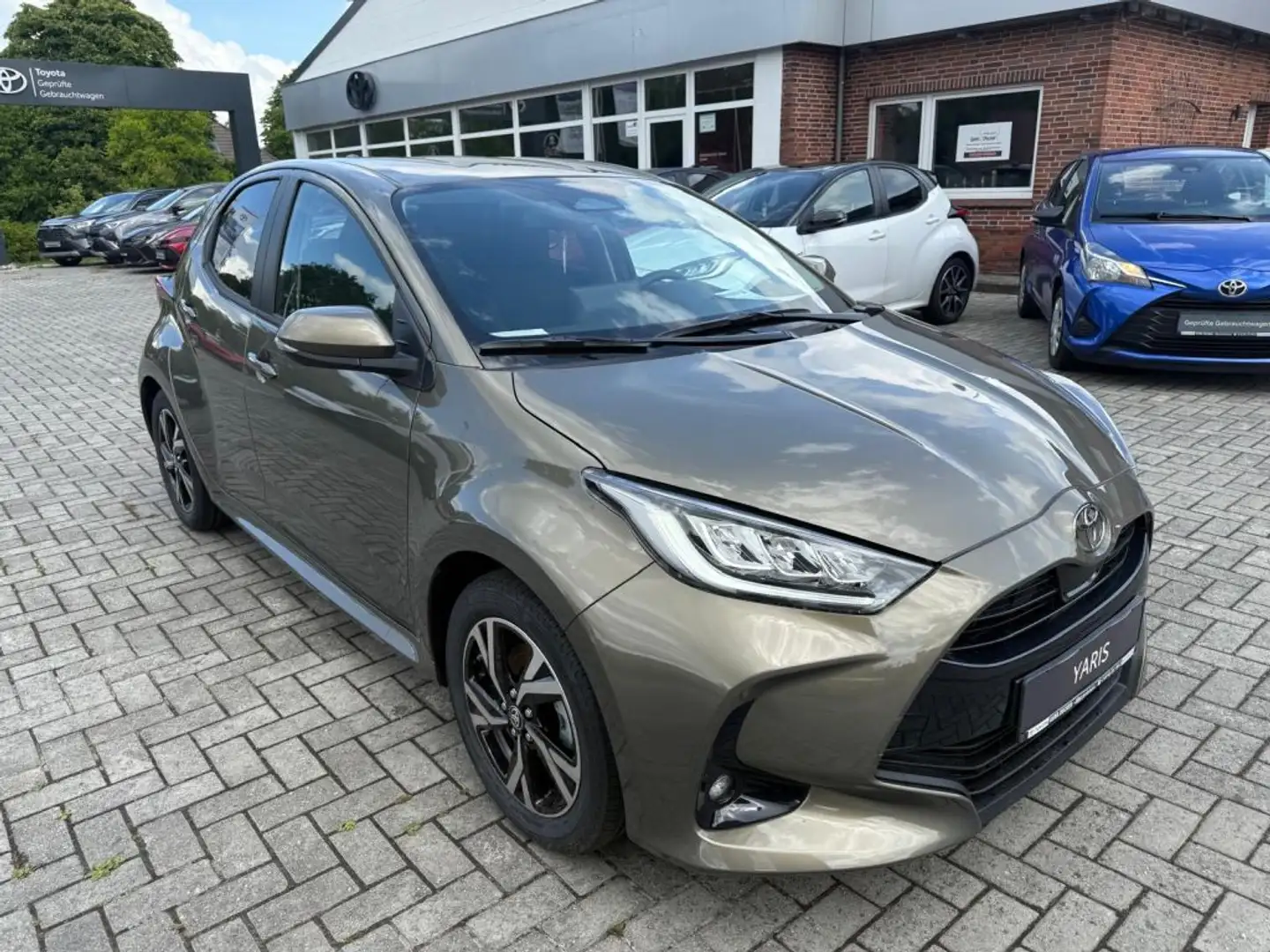 Toyota Yaris Hybrid 116 1.5 VVT-i Team Deutschland (XPA1) Bronze - 1