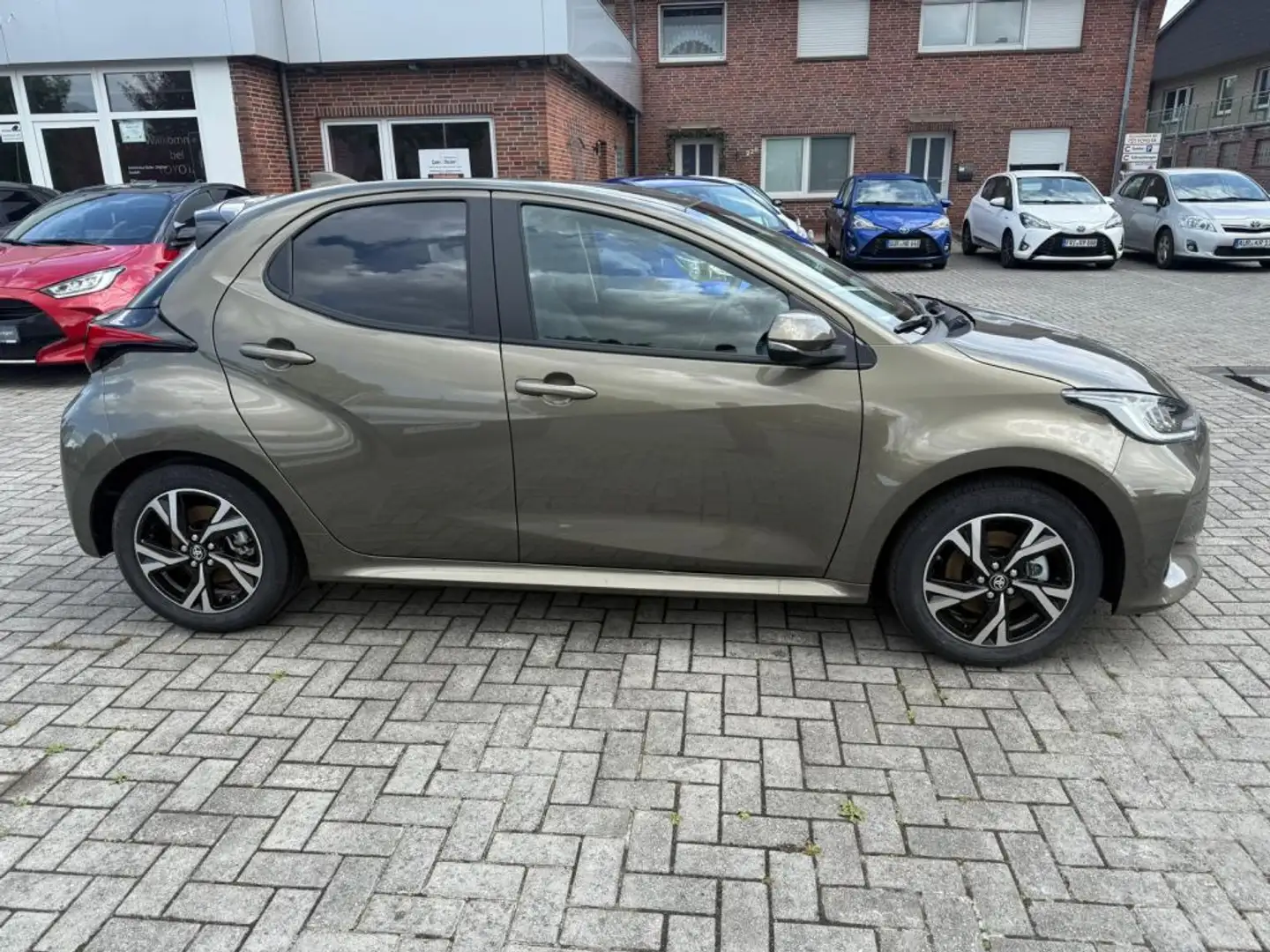 Toyota Yaris Hybrid 116 1.5 VVT-i Team Deutschland (XPA1) Bronze - 2