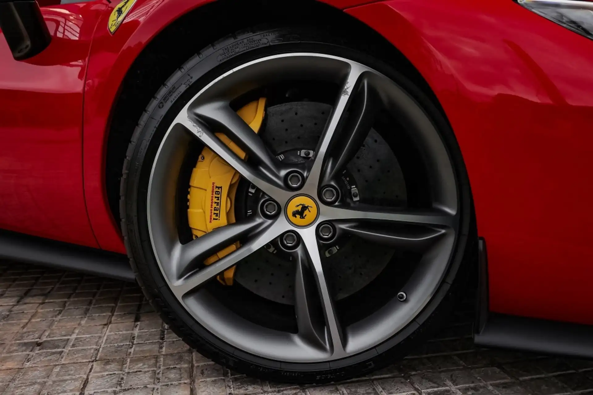 페라리 296 GTS 2023 빨강 사진 2