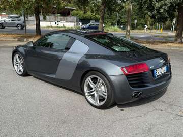 R8 Coupe 4.2 V8 quattro r-tronic