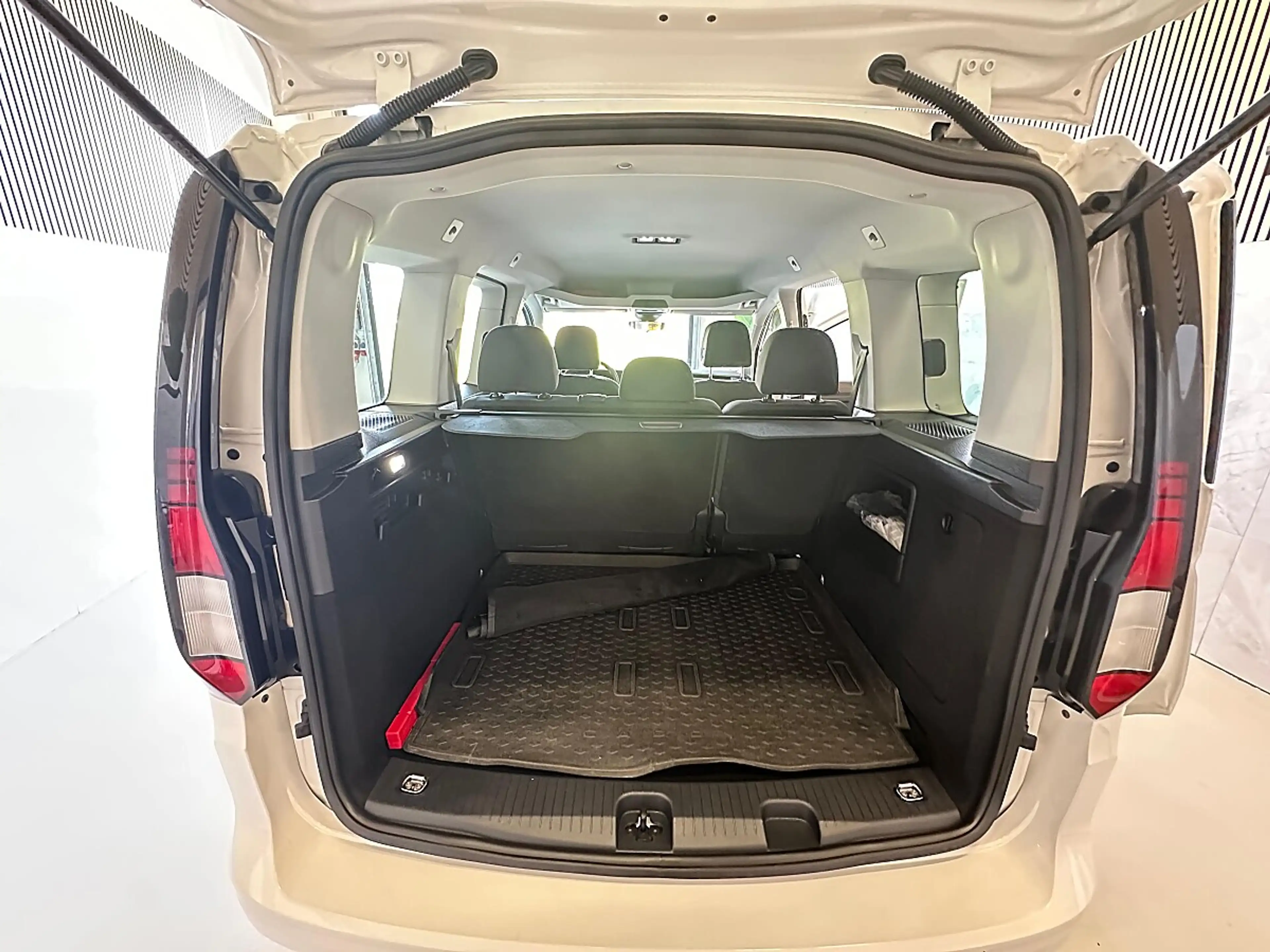 Volkswagen Caddy 2.0 TDI Servotronic, Tempomat, Multifunktionska... — photo 11