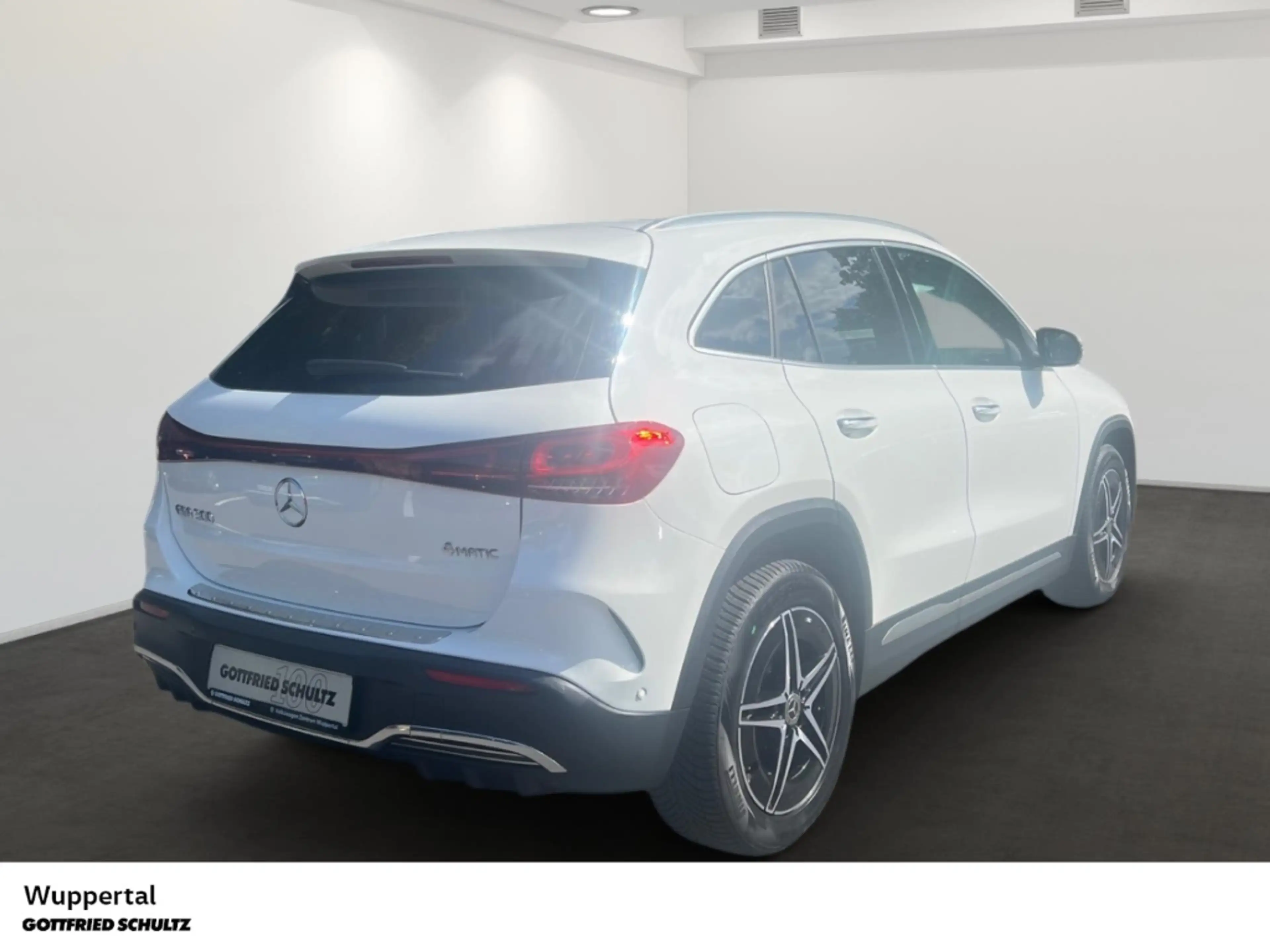 Mercedes-Benz EQA 300 AMG Line 4M PANO NAVI KAM SHZ PDC LM — photo 3